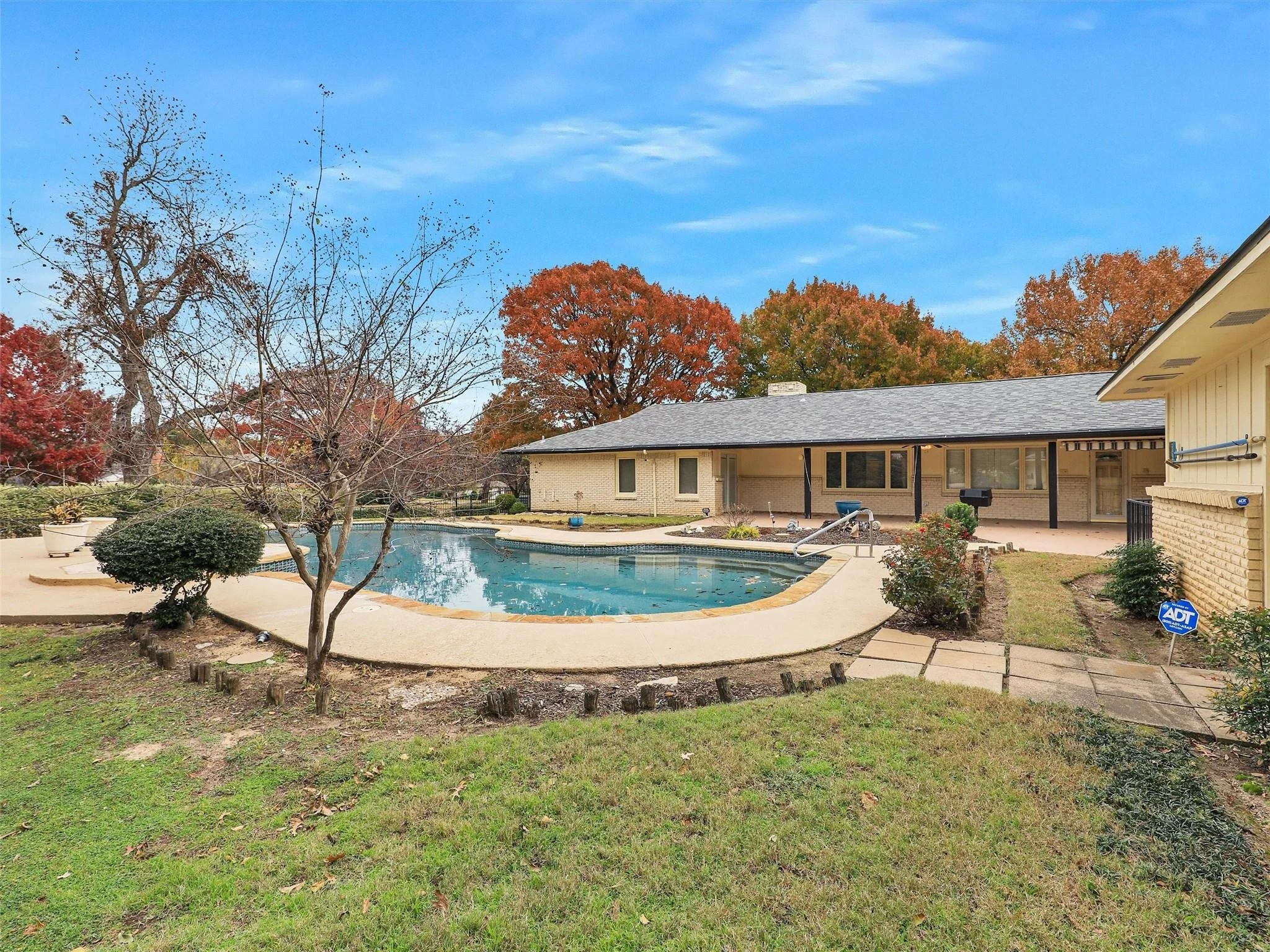 6515 Ridgeview Circle