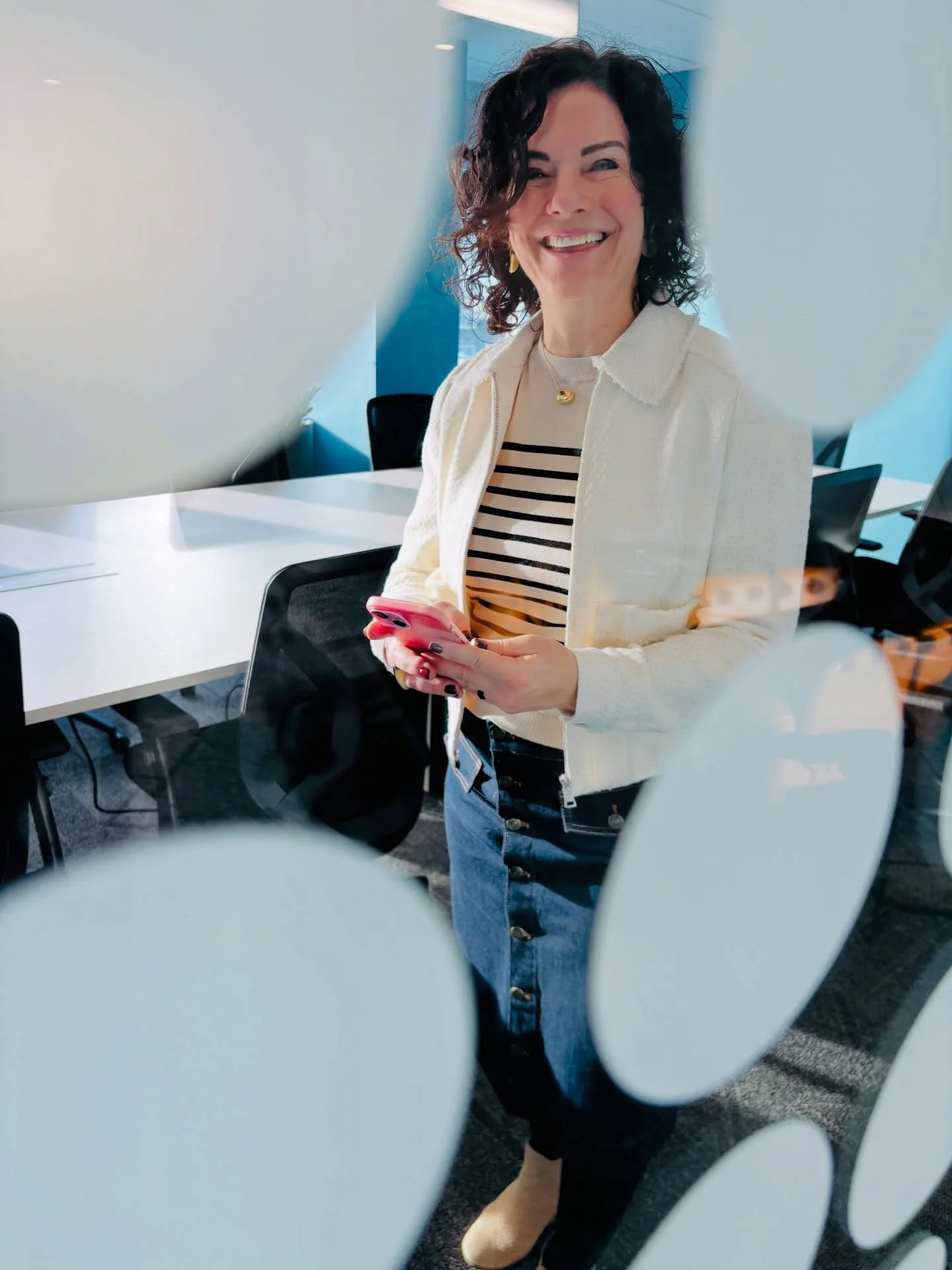 Photoshoot day! Excited to unveil this completed new project for UAPP (University of Alberta Pension Plan)!
&nbsp;
@carstarconstructionltd_ 

#licensedinteriordesign #interiordesign #yegdesign