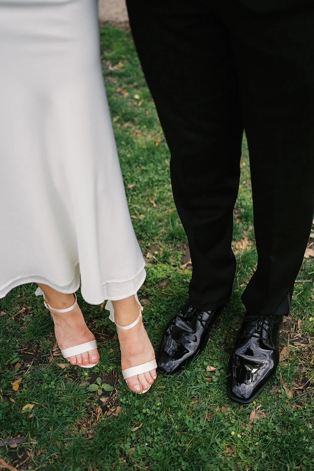 bride and groom in philadelphia, pa