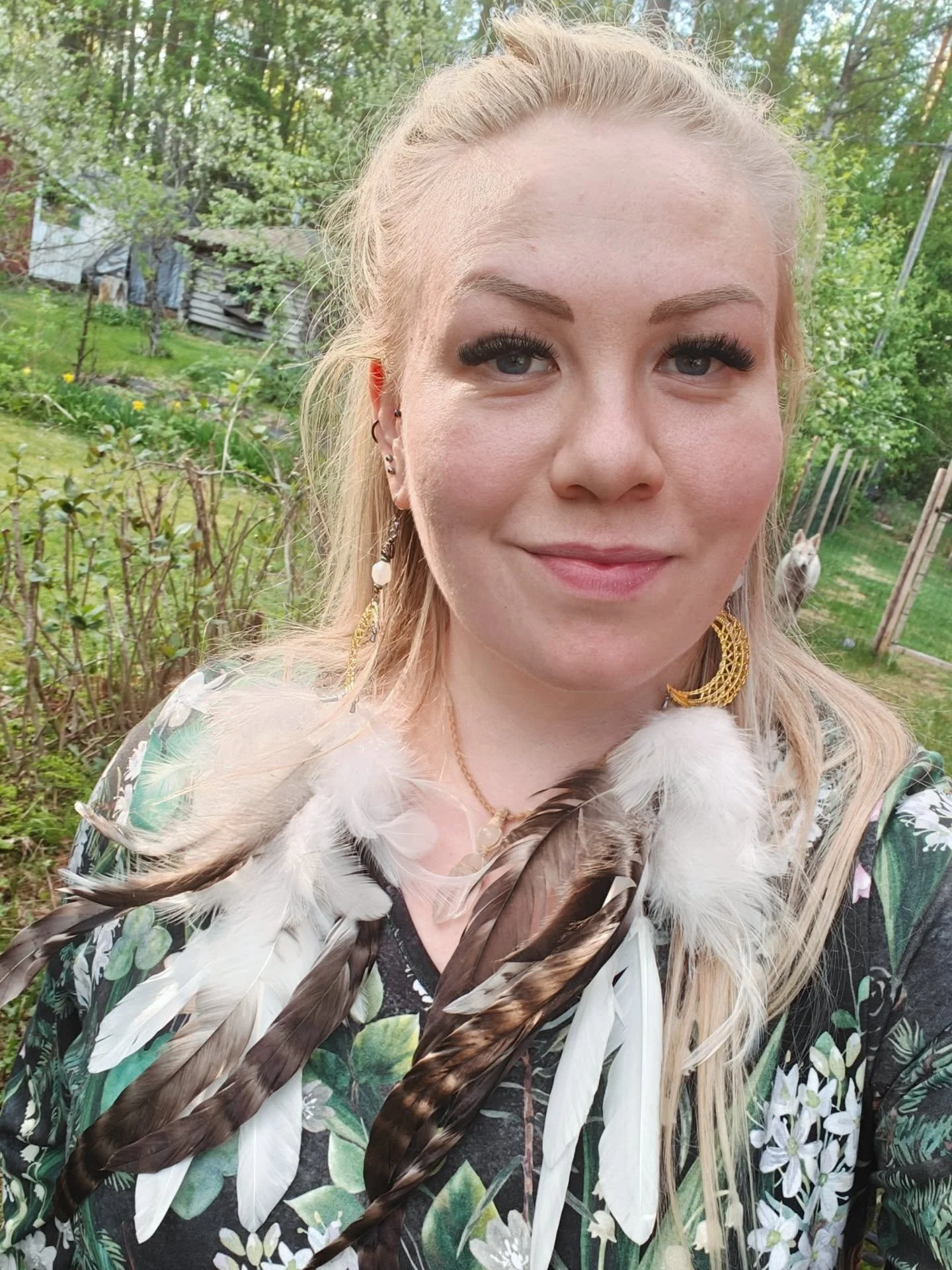 Annoin yst&auml;v&auml;lleni sitriinikorun. Sit&auml; antaessa tuli ajatus, ett&auml; onkohan t&auml;m&auml; sittenkin h&auml;nen lapselleen, mutta en sanonut mit&auml;&auml;n. 

My&ouml;hemmin illalla koru oli ilmestynyt lapsen k&auml;teen. H&auml;n