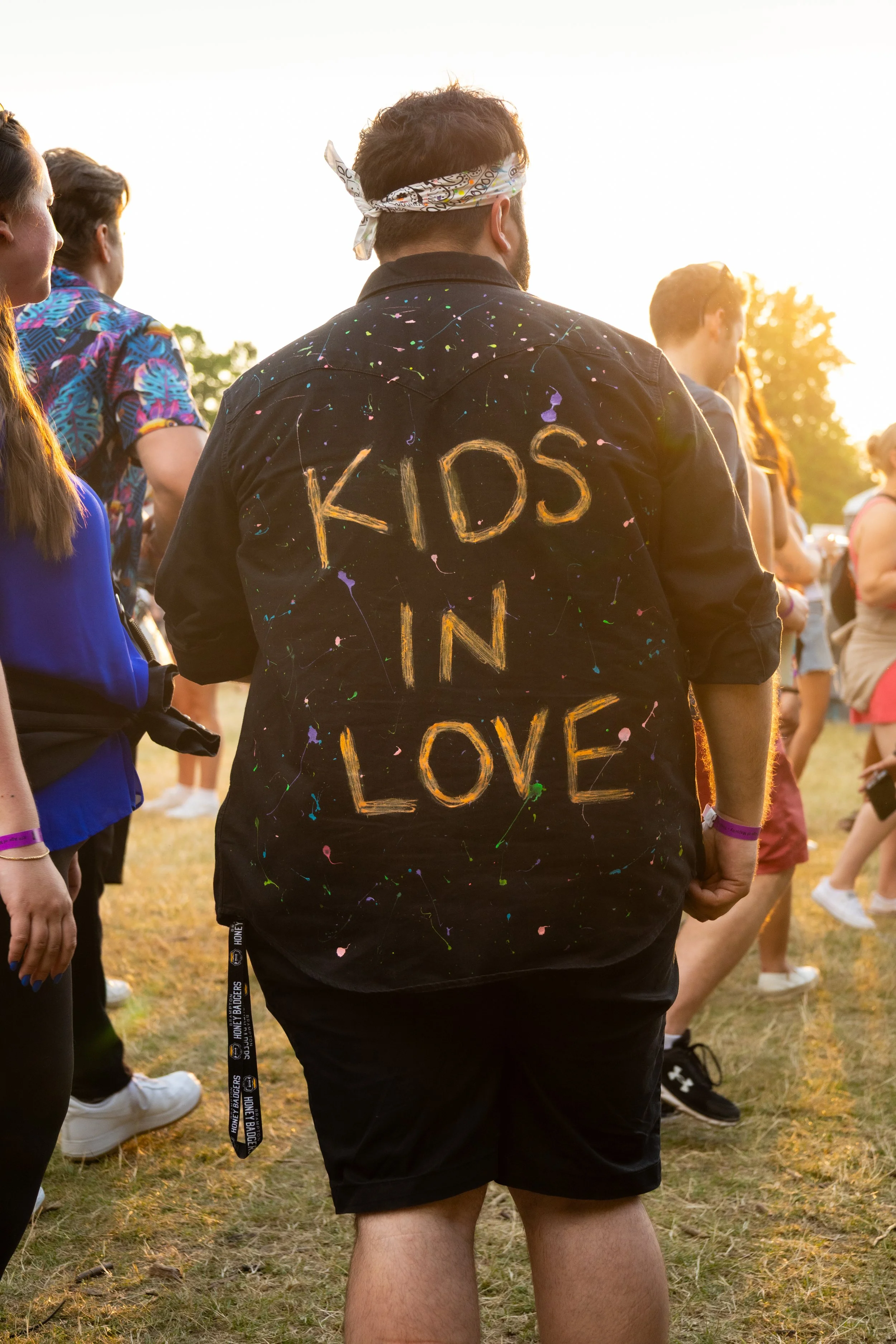 Guy wearing a kids in love shirt and bandana