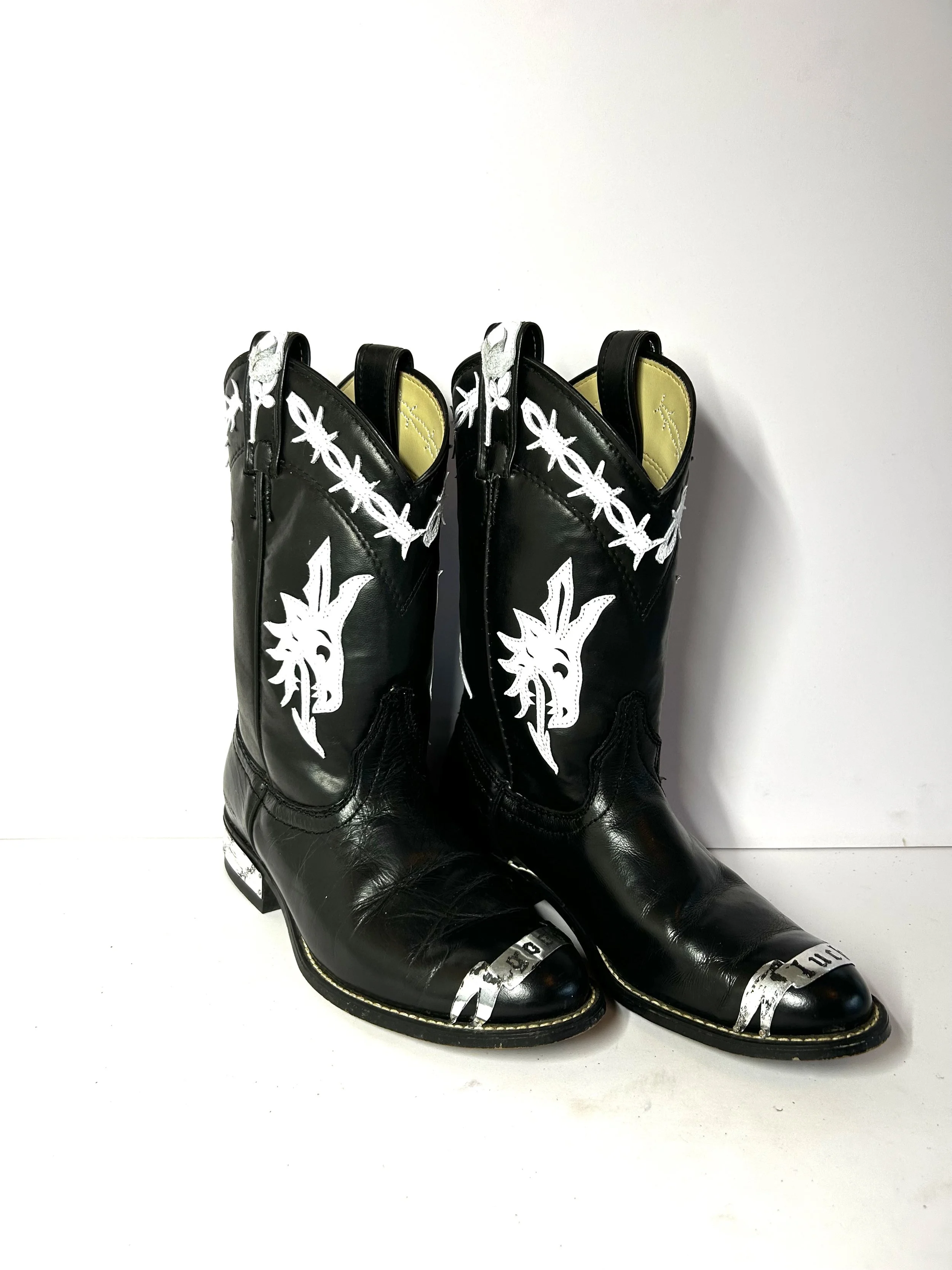 Love is a Dagger - Women's 7.5