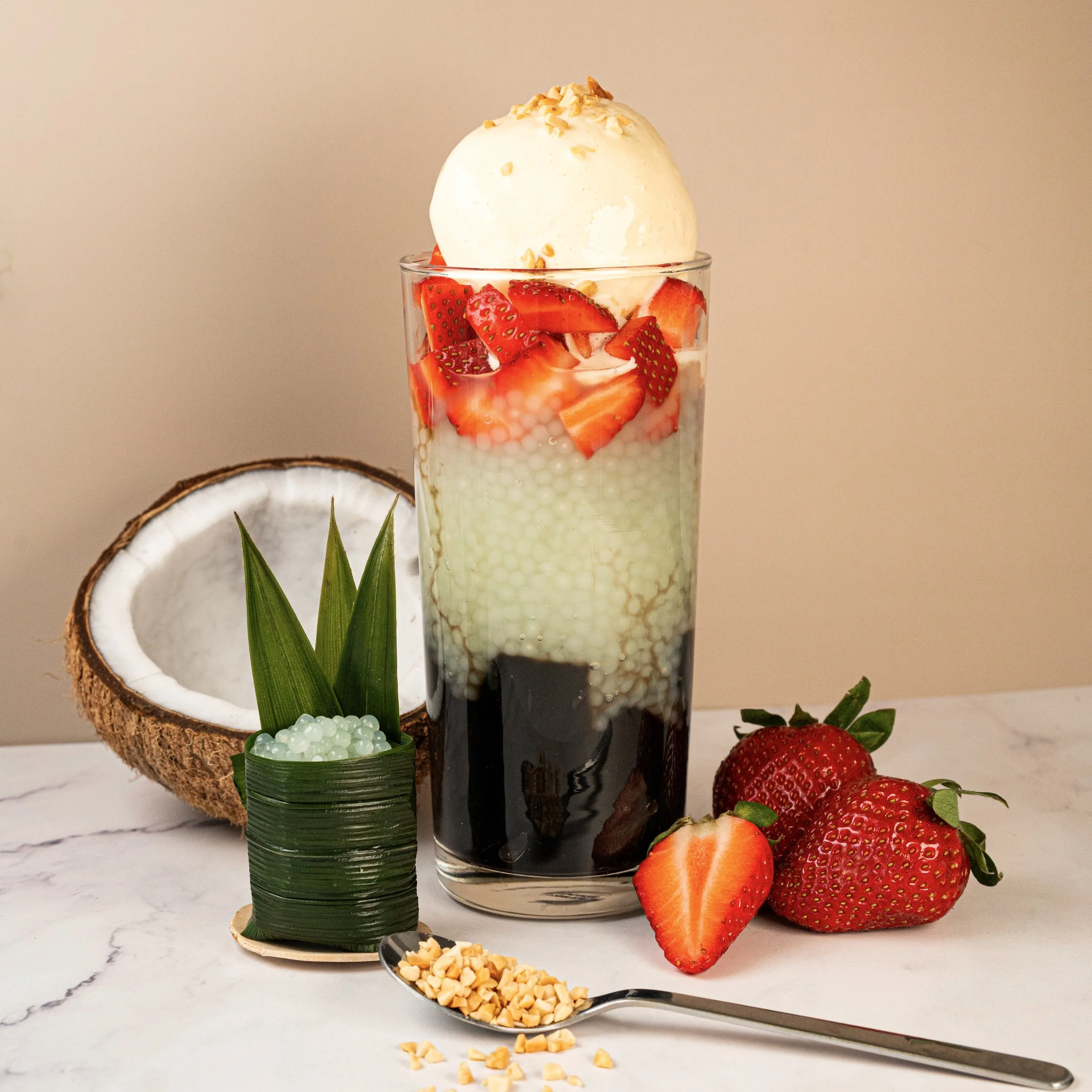Che Thai Frost with coconut ice cream, sago pearls and grass jelly