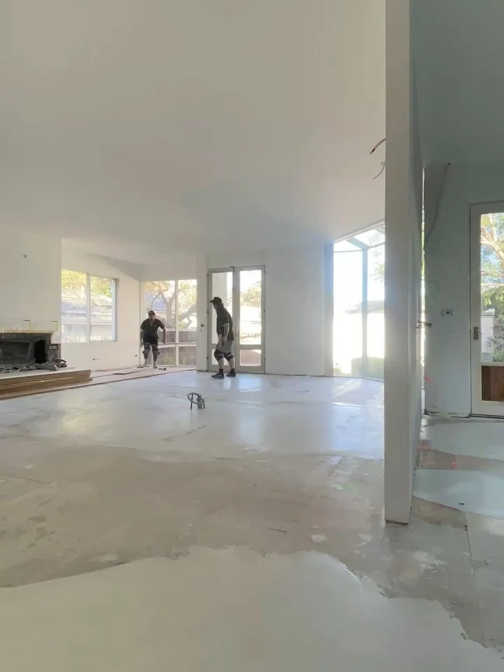 KK84&hellip;new Kustom timber flooring&hellip;. The natural light plays on the the tones in these extra wide boards &hellip;love! 

Tell me what you think? What&rsquo;s your preferred flooring? 

E x

#storiainteriors #whatsyourstoria #floorboards #f