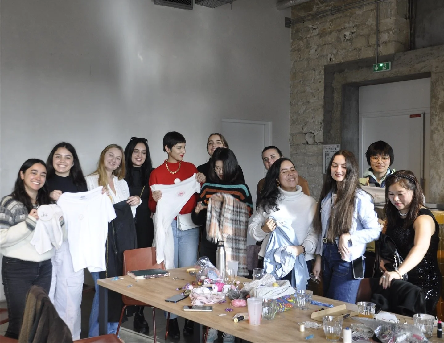 El primer Club de Costura en Par&iacute;s! 🇫🇷
.
El pasado 8 de noviembre, @minerva.association me invit&oacute; a participar en la primera edici&oacute;n de &Eacute;cofemmes Fest, un festival creado para dar a conocer el trabajo de artistas mujeres