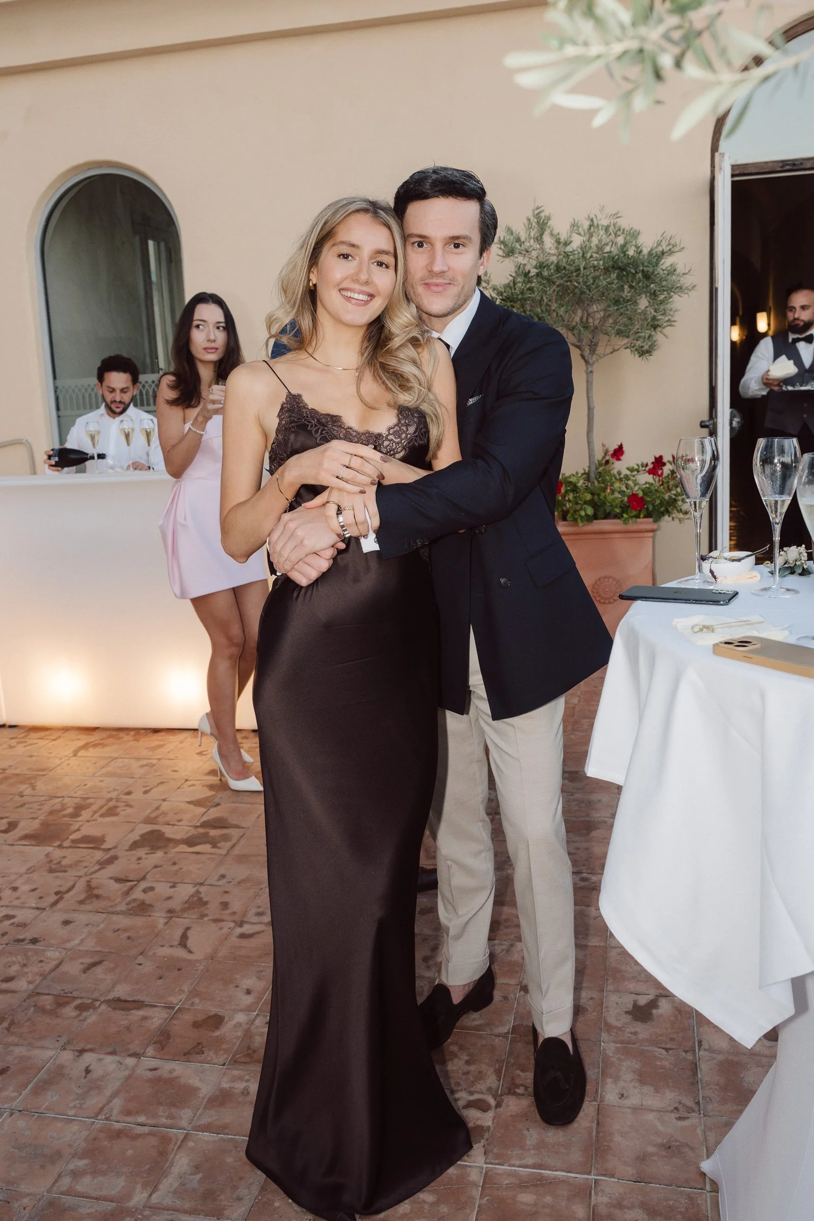 016-stylish-wedding-guests-amalfi.jpg