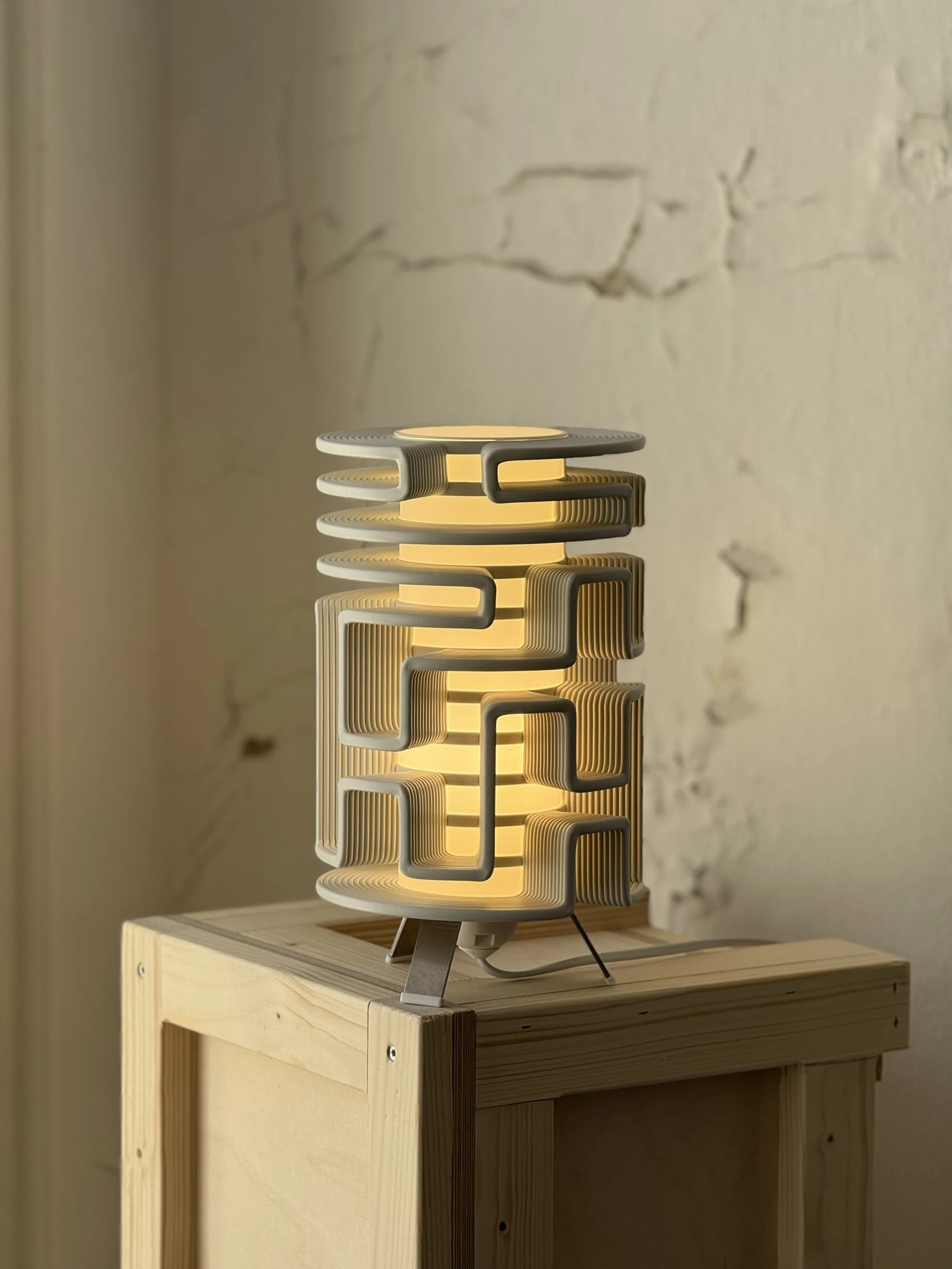 Maze lamp table model