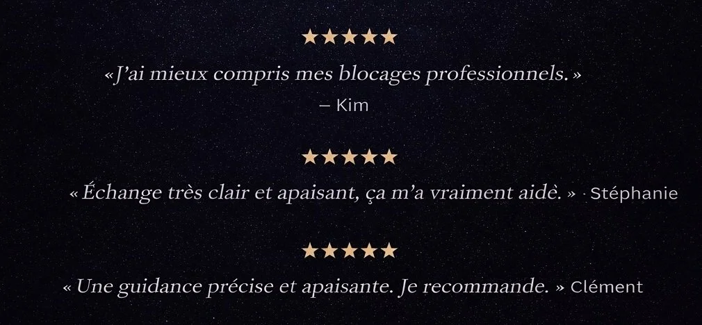 Citations positives de clients avec étoiles dorées sur fond étoilé