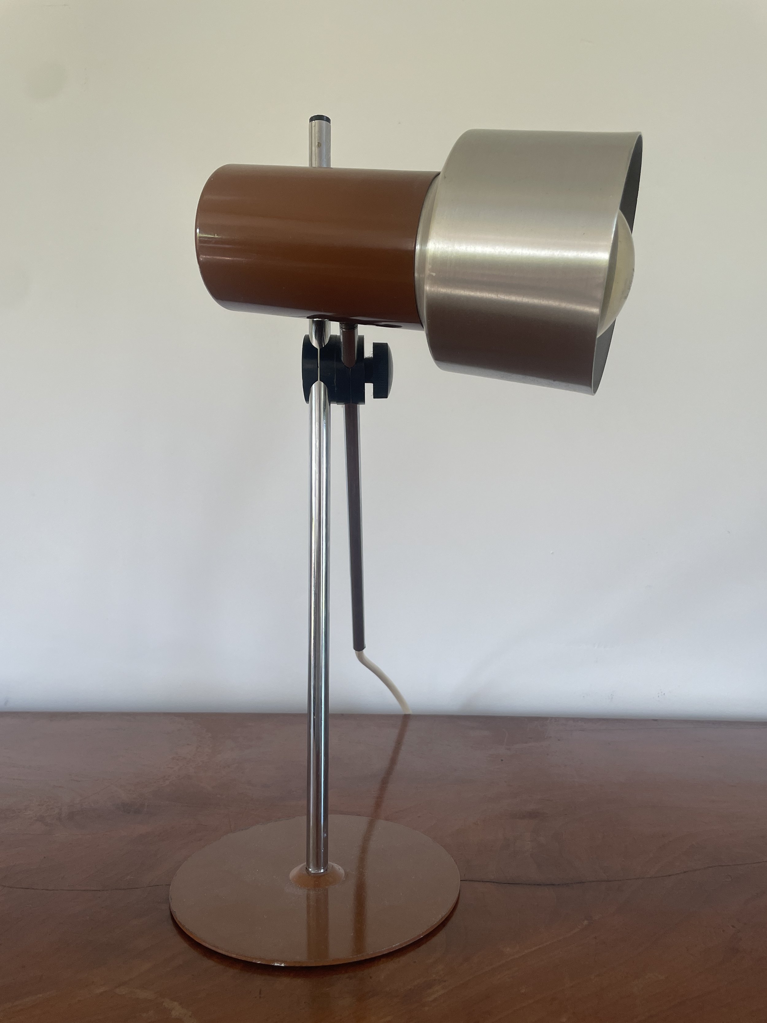 A stylish 1960's vintage Prova cantilever desk lamp