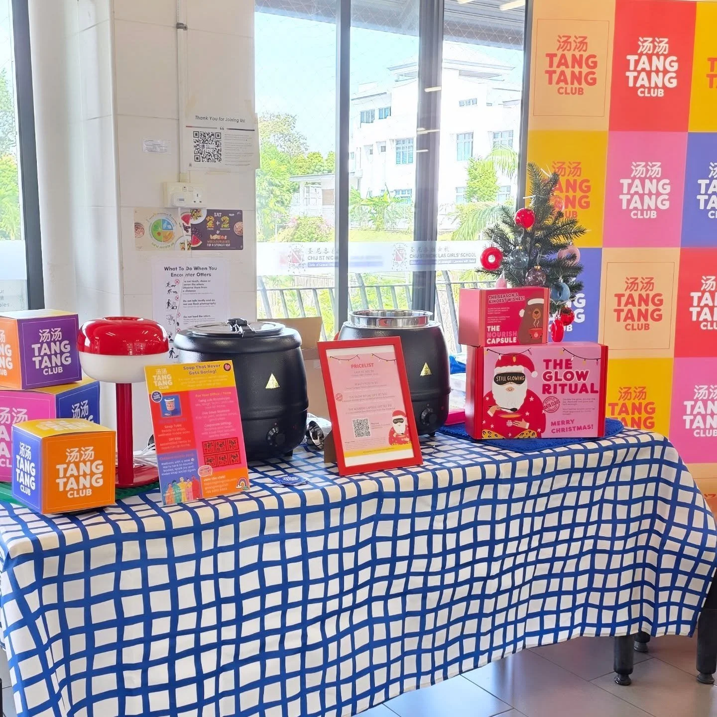 Joined my alma mater @sngsaaofficial inaugural Home Coming event on 8 November. Besides serving a selection of savoury soup &amp; dessert, we also previewed our Christmas Collection - consisting of our easy, fun &amp; nourishing DIY kits. 🎄 

Felt s