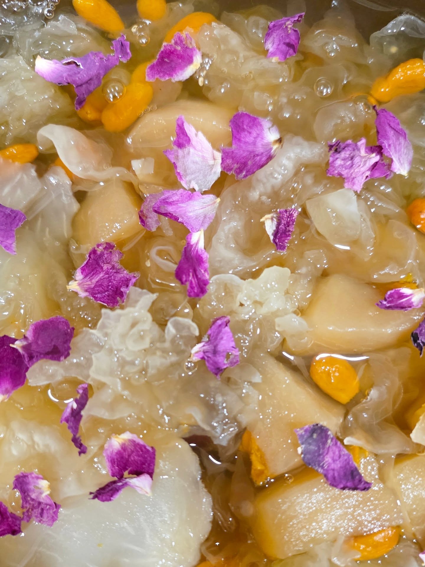 This is what &ldquo;taking it slow&rdquo; tastes like 💗

Rose Blush - a soft, floral dessert made for mum.
Apple, snow fungus, and rose, gently brewed into something light, calming, and nourishing.

The kind of sweetness that doesn&rsquo;t overwhelm