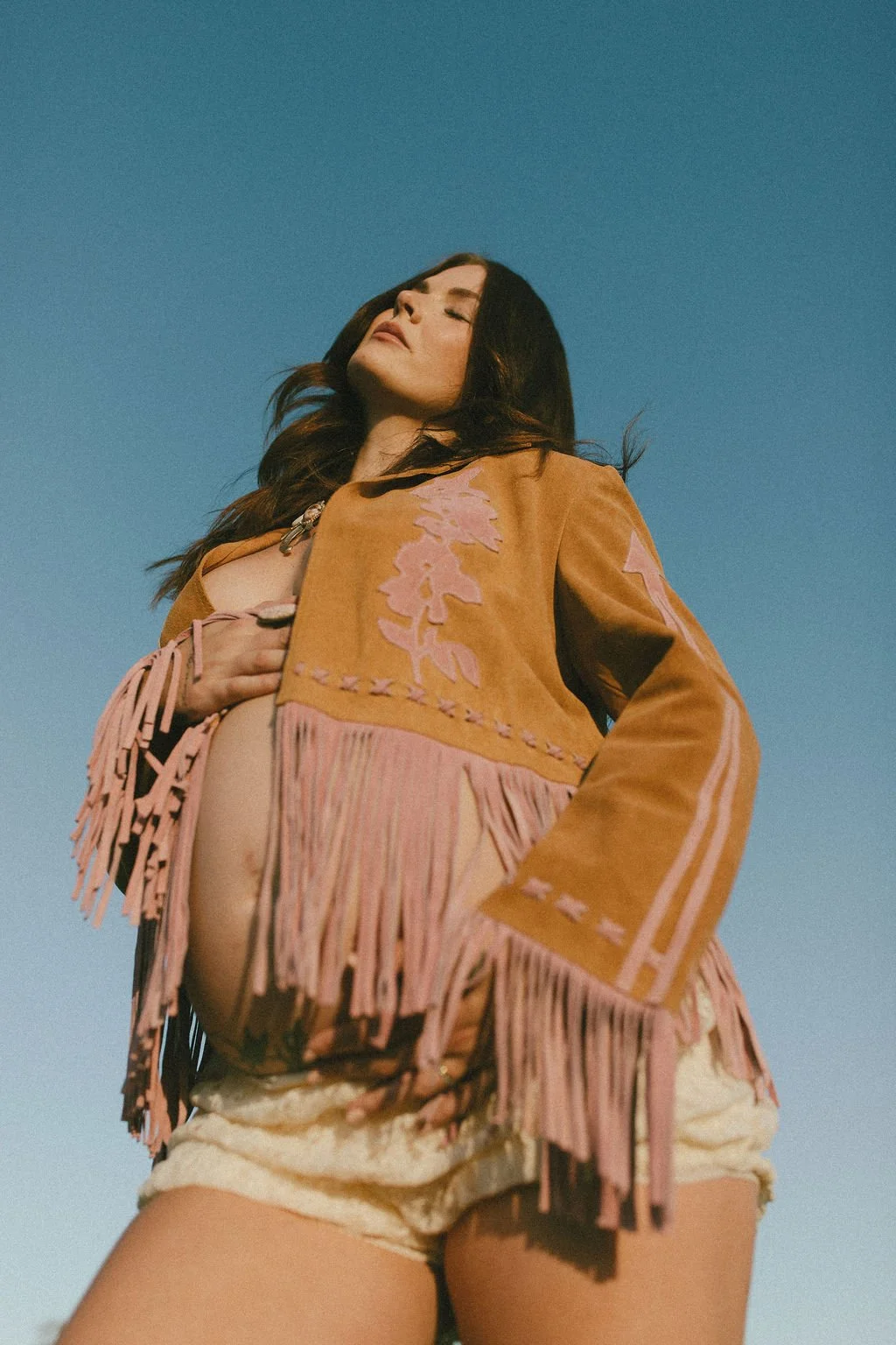 Kacie herd capturing a glowing mum, during a maternity photoshoot, in the Central West.