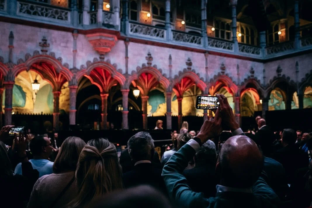 Antwerp Spring Festival is een feest voor al je zintuigen: om te horen &eacute;n om te zien 🏰

De adembenemende @handelsbeursantwerpen vormt opnieuw het decor voor de vijfde editie van het Antwerp Spring Festival. Met zijn spectaculaire neogotische 