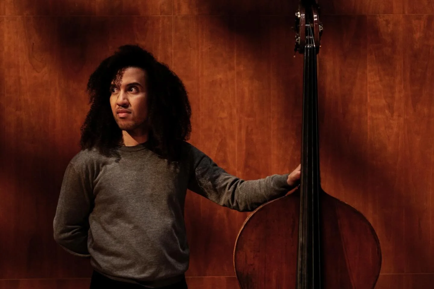 Barokmuziek klonk nog nooit zo groovy als tijdens 𝗖𝗼𝗺𝗺𝗼𝗻 𝗚𝗿𝗼𝘂𝗻𝗱 💃

Op 22 april verweeft het James Oesi trio vlot Vivaldi, H&auml;ndel, Stolz en de experimentele jazz van Abdullah Ibrahim. Ze brengen onder andere vier nieuw arrangementen 