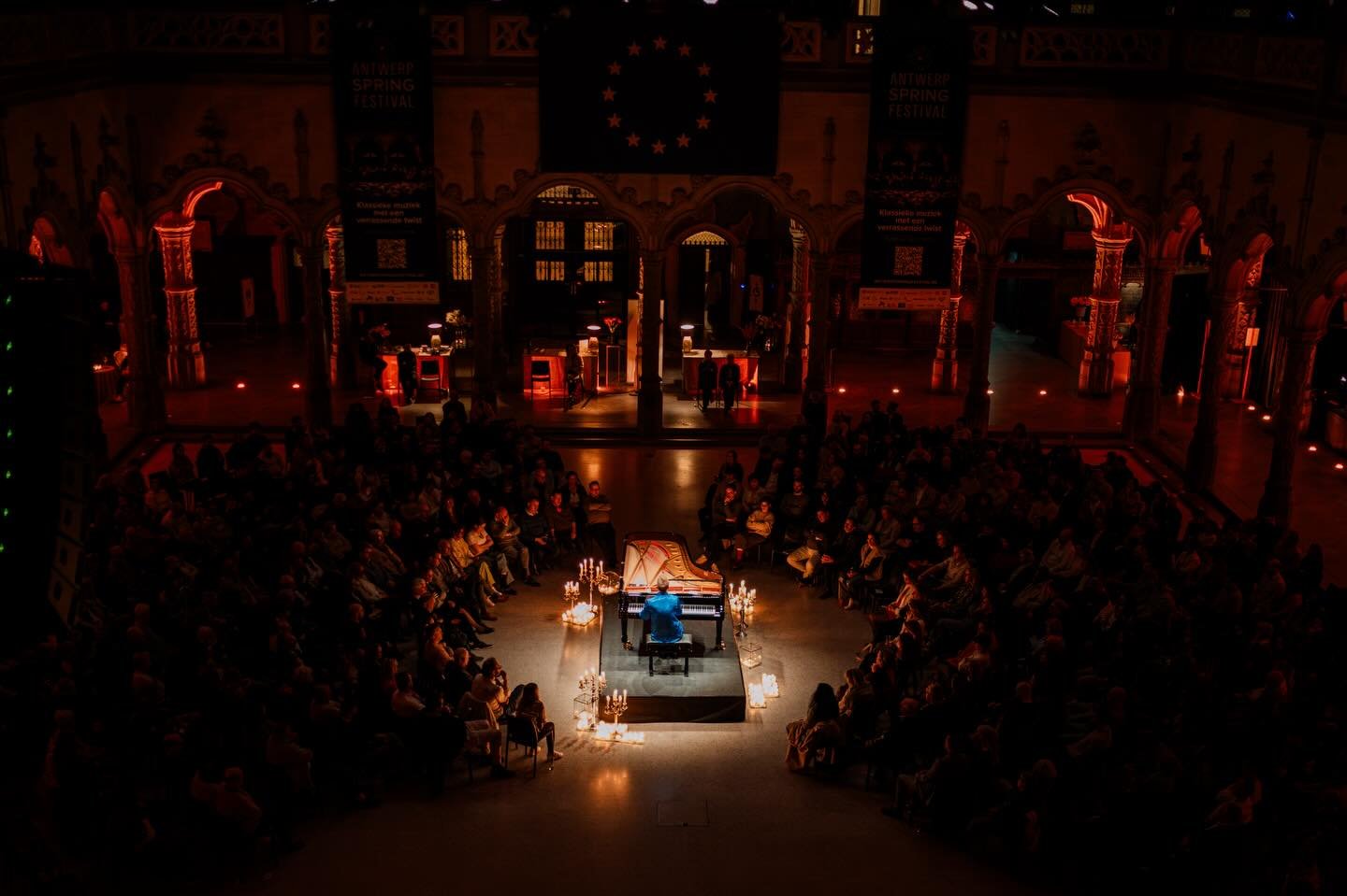 Kaarslicht, Bach en intieme pianoklanken: ben jij erbij voor het magische 𝗚𝗼𝗹𝗱𝗯𝗲𝗿𝗴 𝗯𝘆 𝗡𝗶𝗴𝗵𝘁? 🎹🕯️

Op 24 april neemt pianist @abelhox je in de @handelsbeursantwerpen mee op een nachtelijke reis door de Goldbergvariaties. In deze fee&e