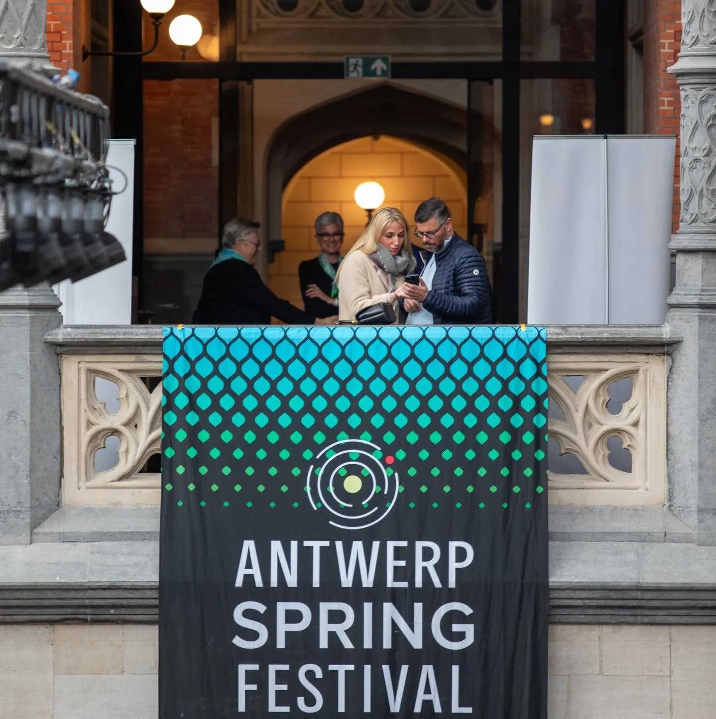 🌞 De zon is er al, maar de lente begint pas echt met Antwerp Spring Festival. 

Binnen twee weken opent het festival weer met een klepper! 𝙈𝙖𝙜𝙞𝙨𝙩𝙧𝙖𝙡𝙚 𝙈𝙖𝙝𝙡𝙚𝙧 5 - 𝙊𝙛 𝙇𝙤𝙫𝙚 𝙖𝙣𝙙 𝙇𝙞𝙜𝙝𝙩 brengt een huzarenstukje uit de muziekge