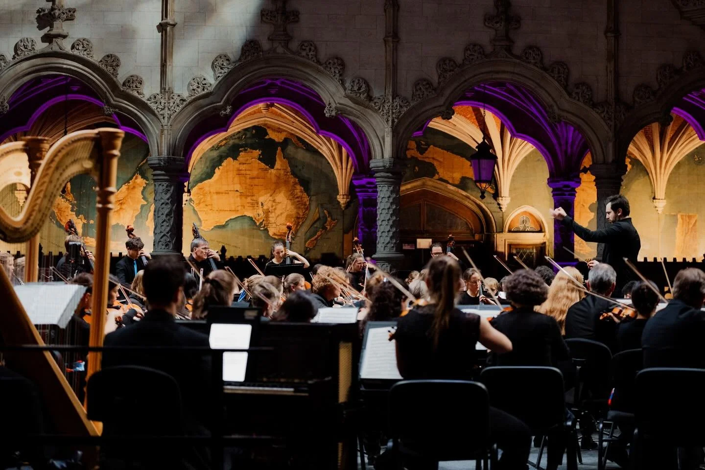 Gisteren weerklonk het hele universum in de Handelsbeurs dankzij @symfonieorkestvlaanderen o.l.v. @martijn.dendievel, @octopuskoor, @bramfournier en SOV Young: een concert van epische proporties 🪐

Vandaag gaan we voor pure magie en intimiteit: @abe