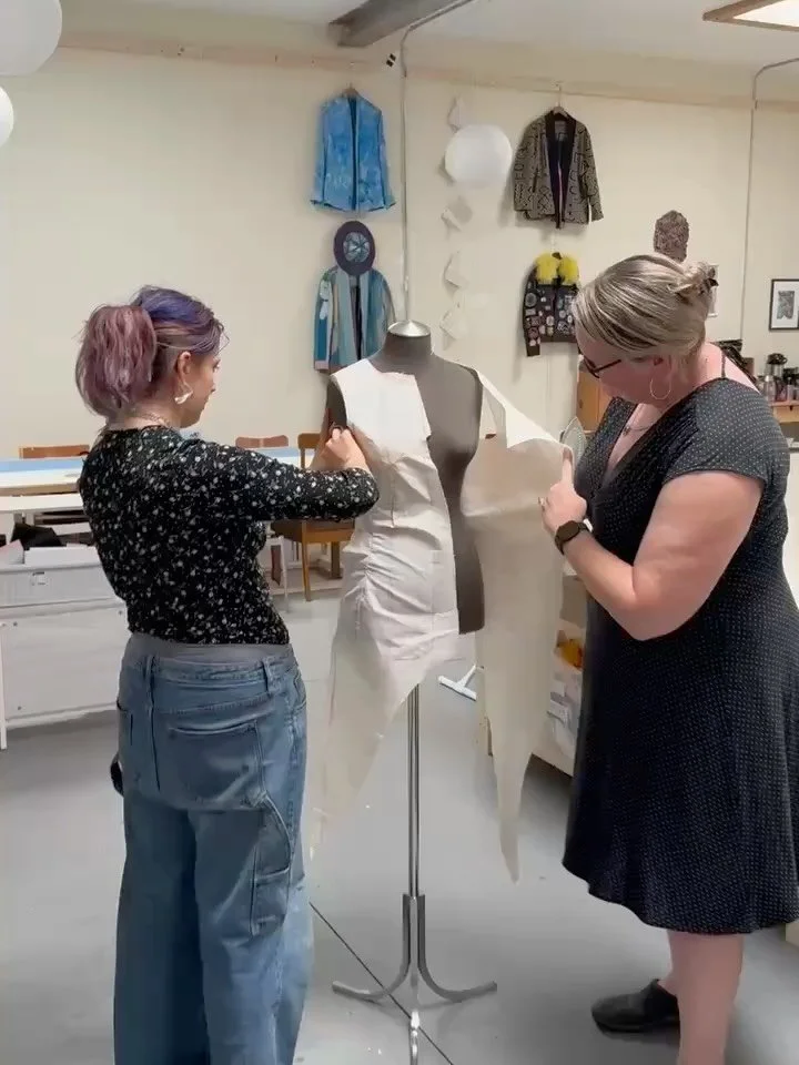 COLLECTIVE POWER: Exhibition | Immersive Installation | Open Studios

Join us for an exhibition featuring a jacket collection collaboratively designed by the inaugural cohort at Slow Stitch.

Meet another one of our design duos: @archive_tomorrow, su