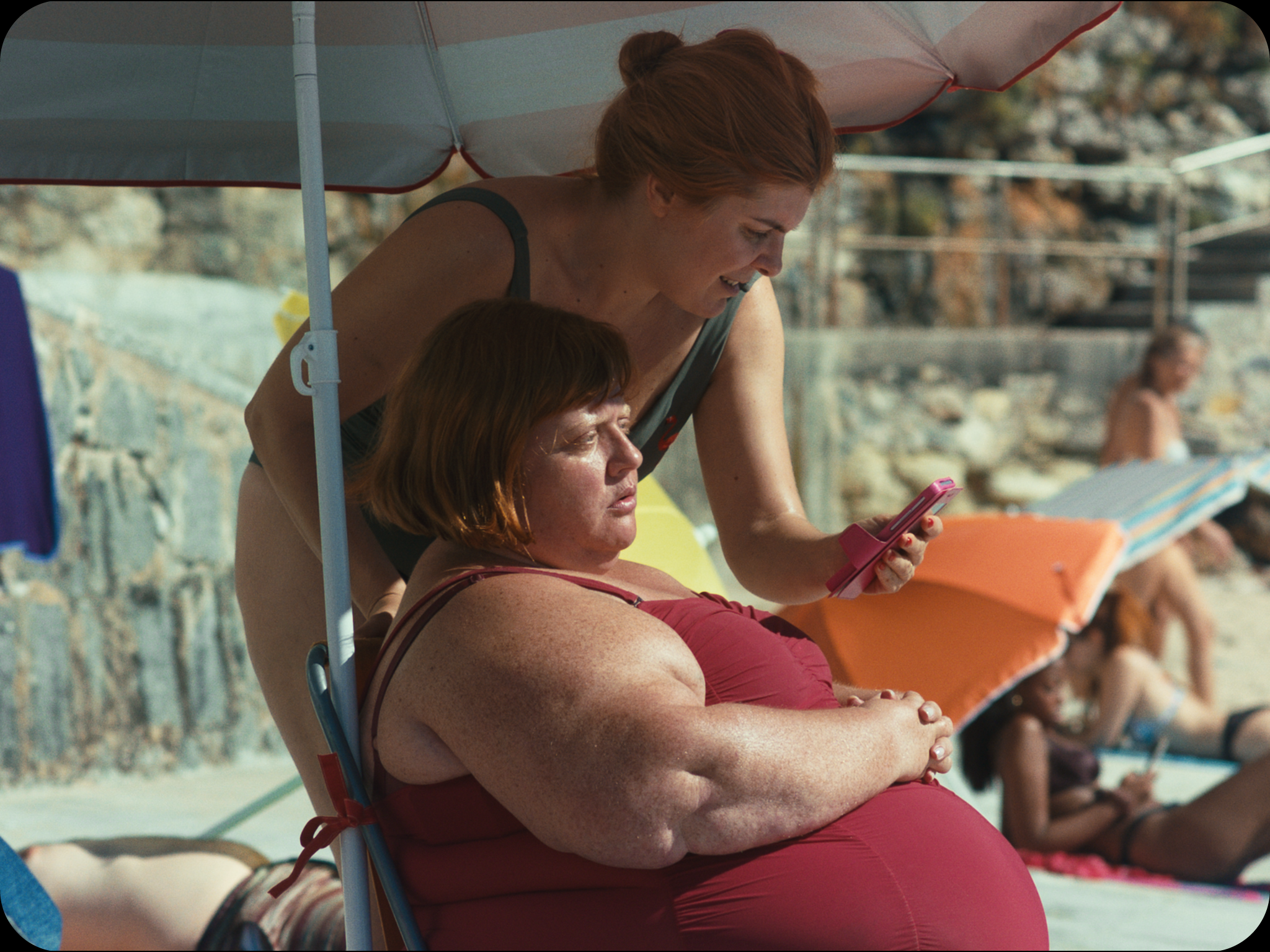 Uma Mãe Vai à Praia_Still_2.png