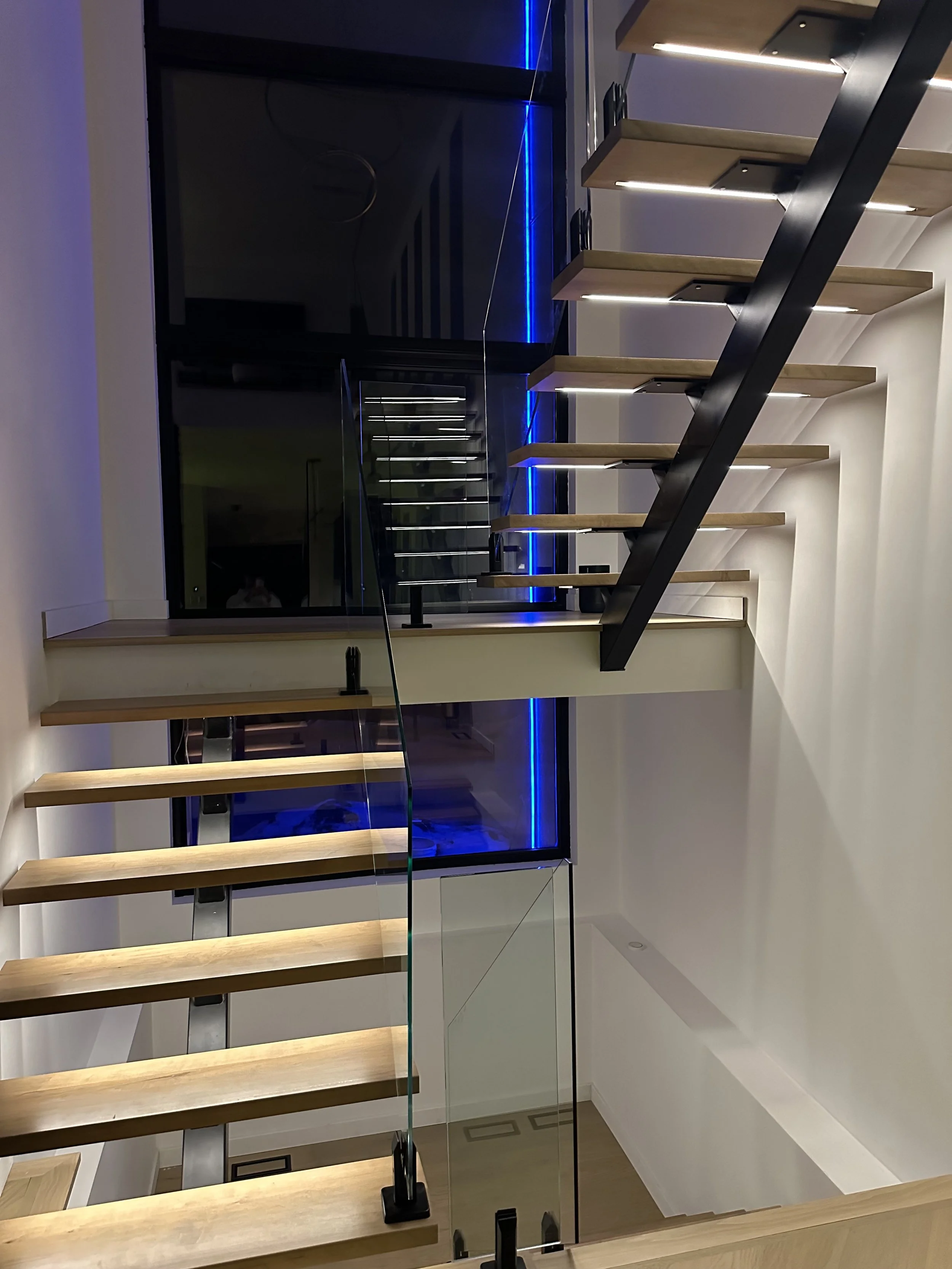 central steel stringer with led light under each treads and glass railings