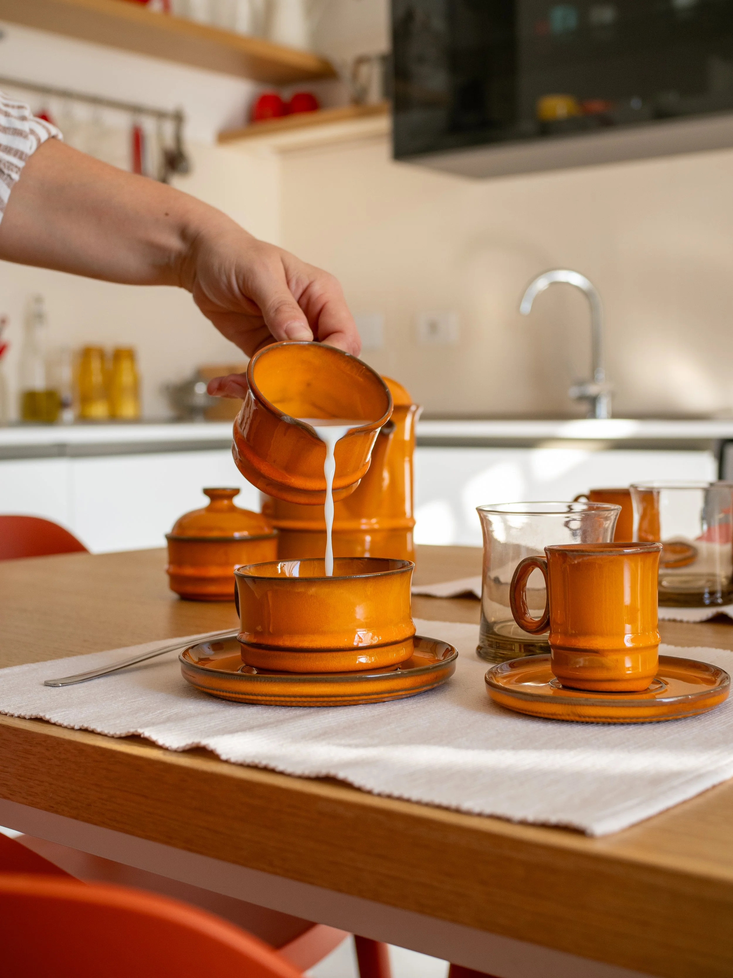 Tavola apparecchiata nella cucina di Casa Roberta