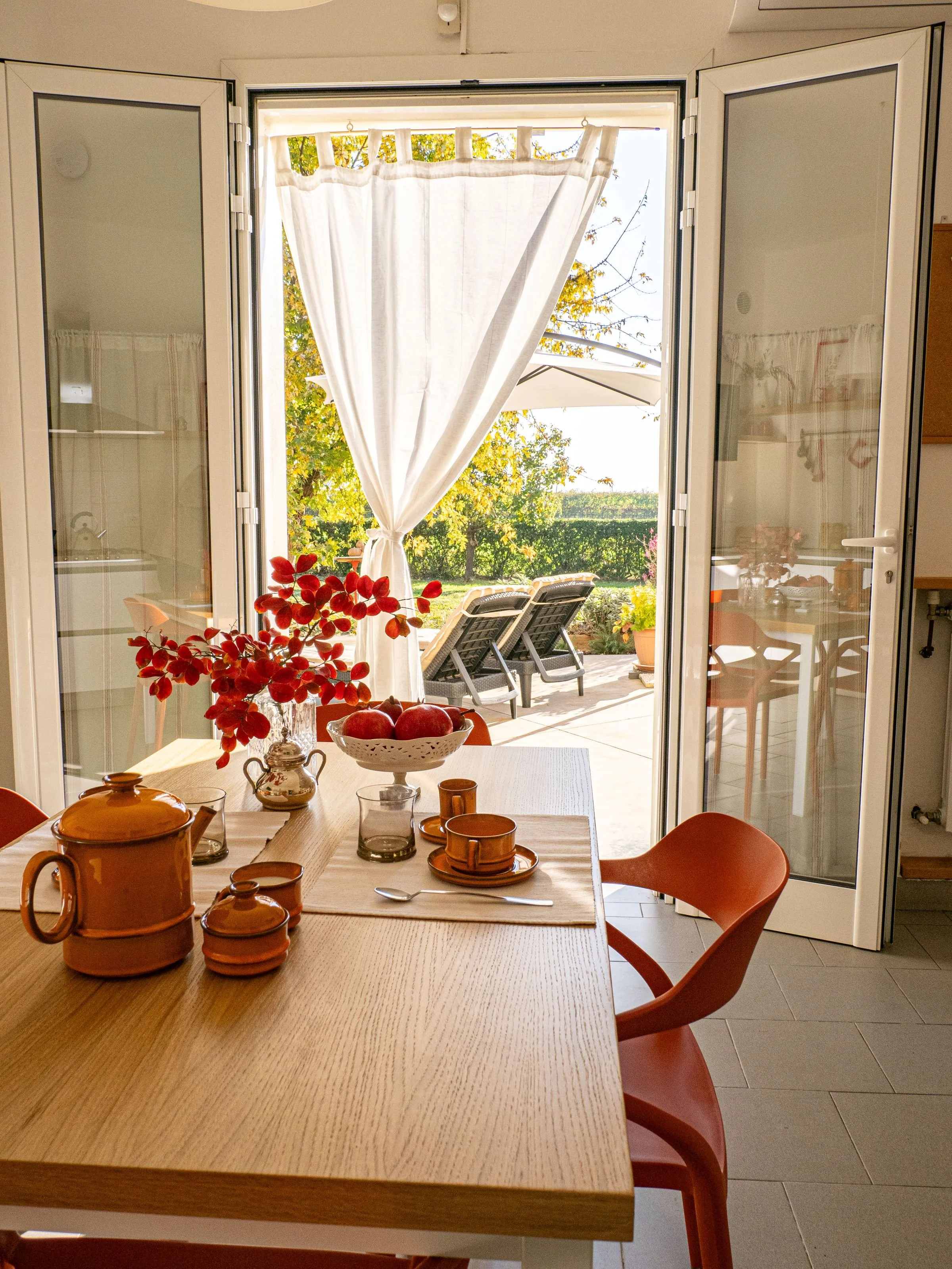 Tavola apparecchiata nella cucina di Casa Roberta