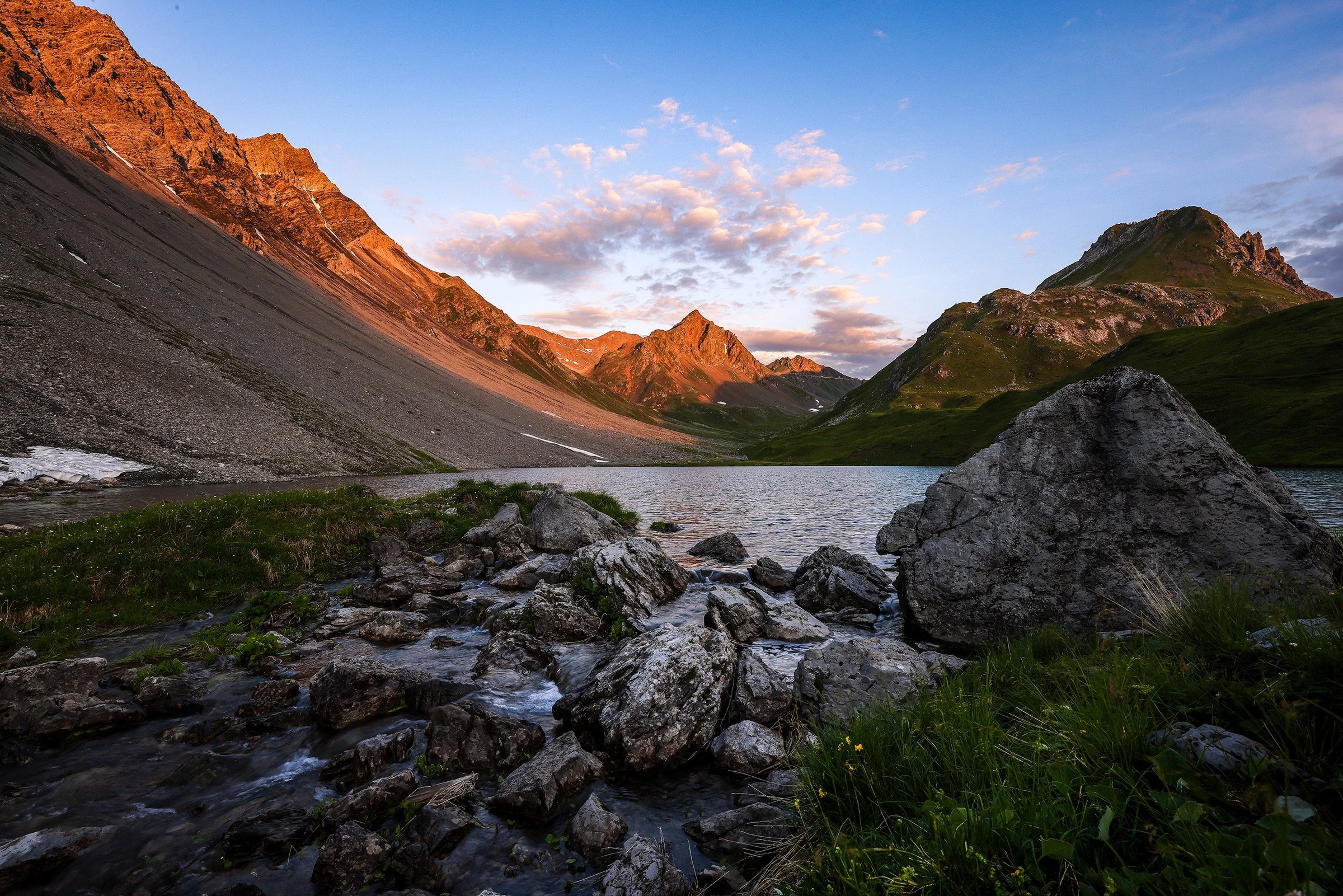 Älplisee in Arosa bei Sonnenaufgang