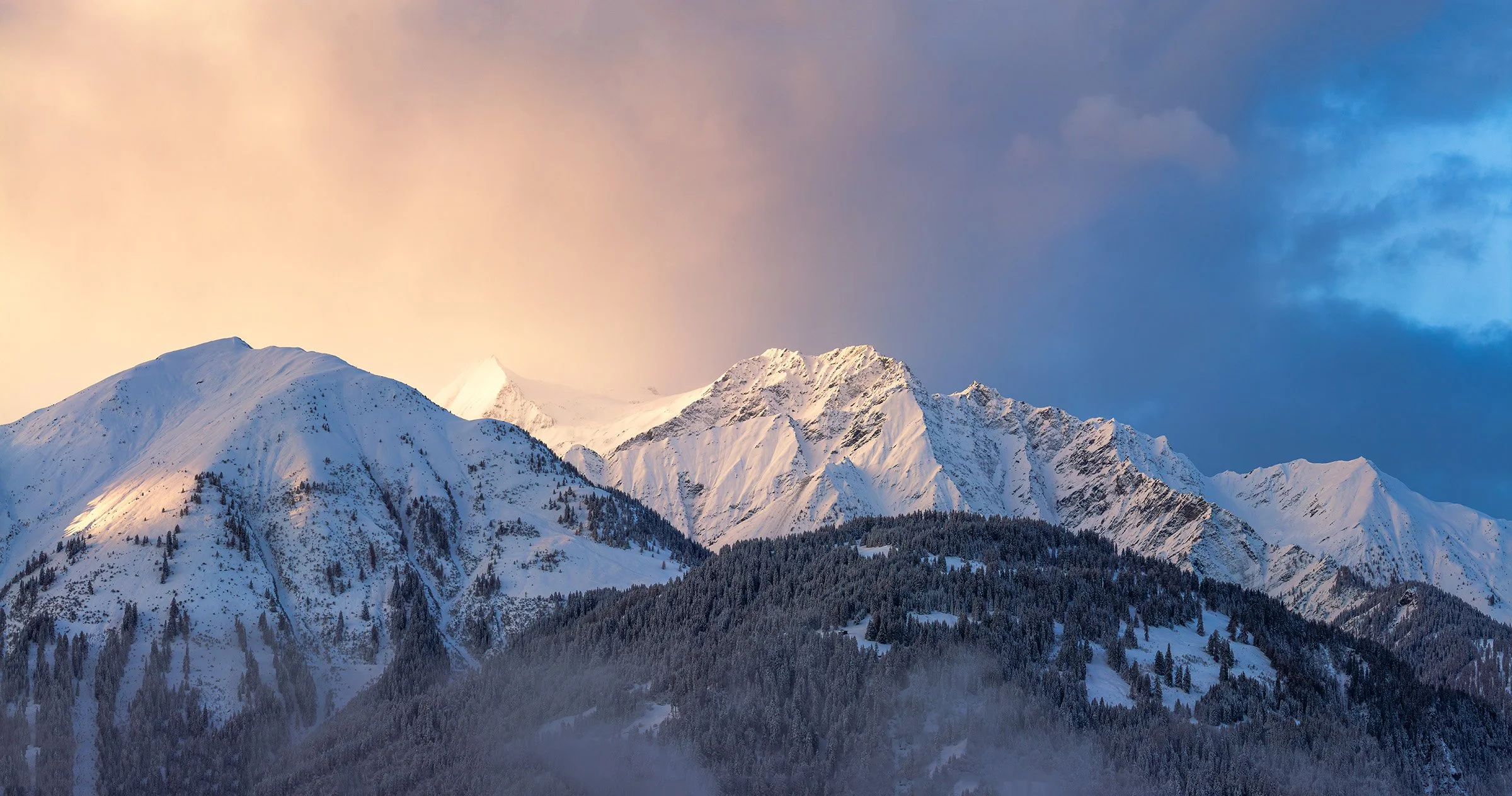 Signinagruppe im Winter bei Sonnenaufgang