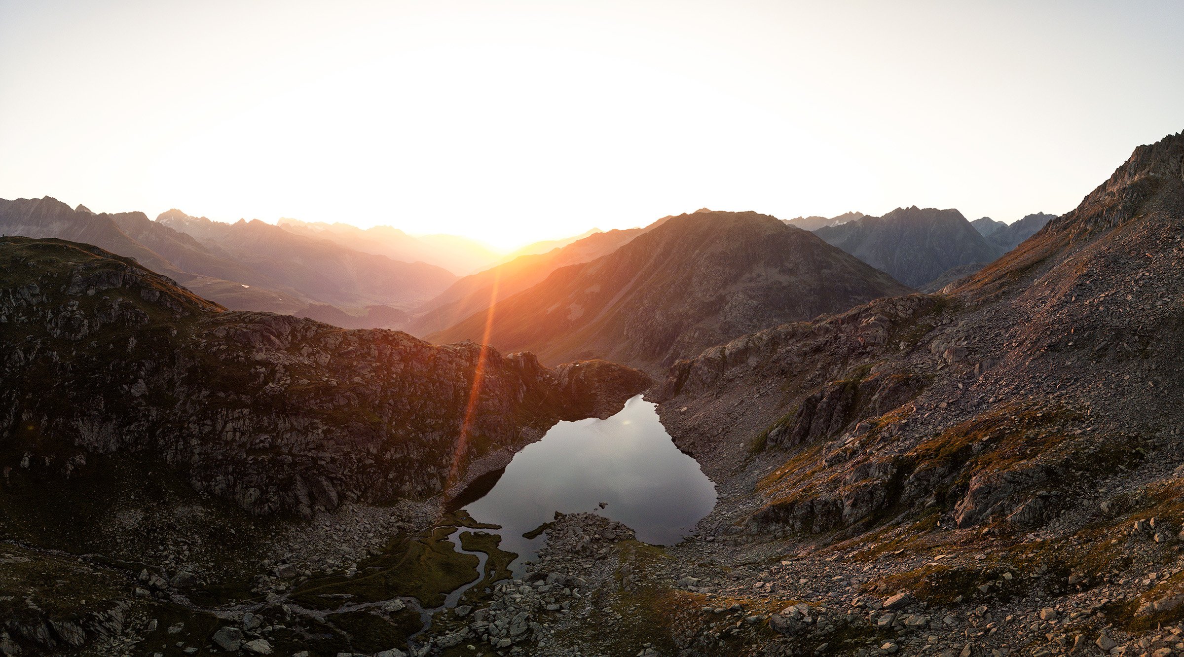 Sonnenaufgang an der Rheinquelle, tomasee