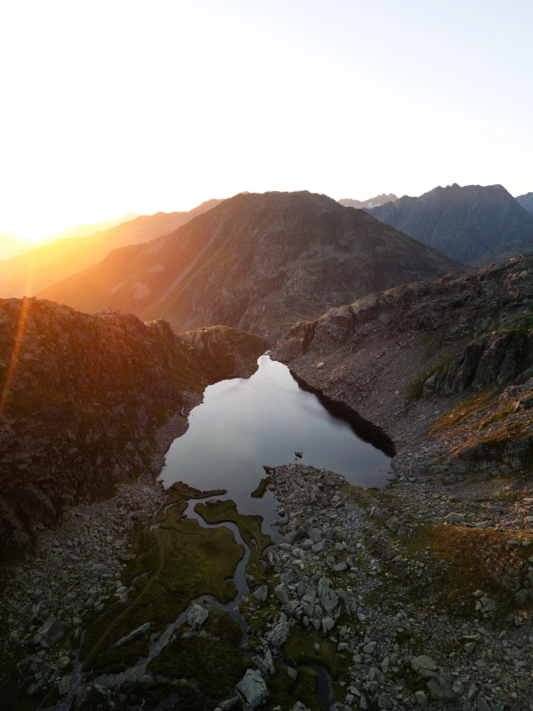 Sonnenaufgang am Tomasee, Rheinquelle