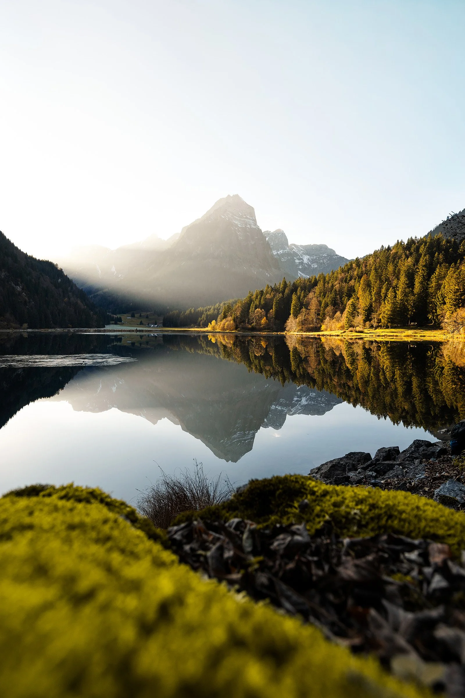 Obersee in Näfels im Herbst bei Sonnenuntergang