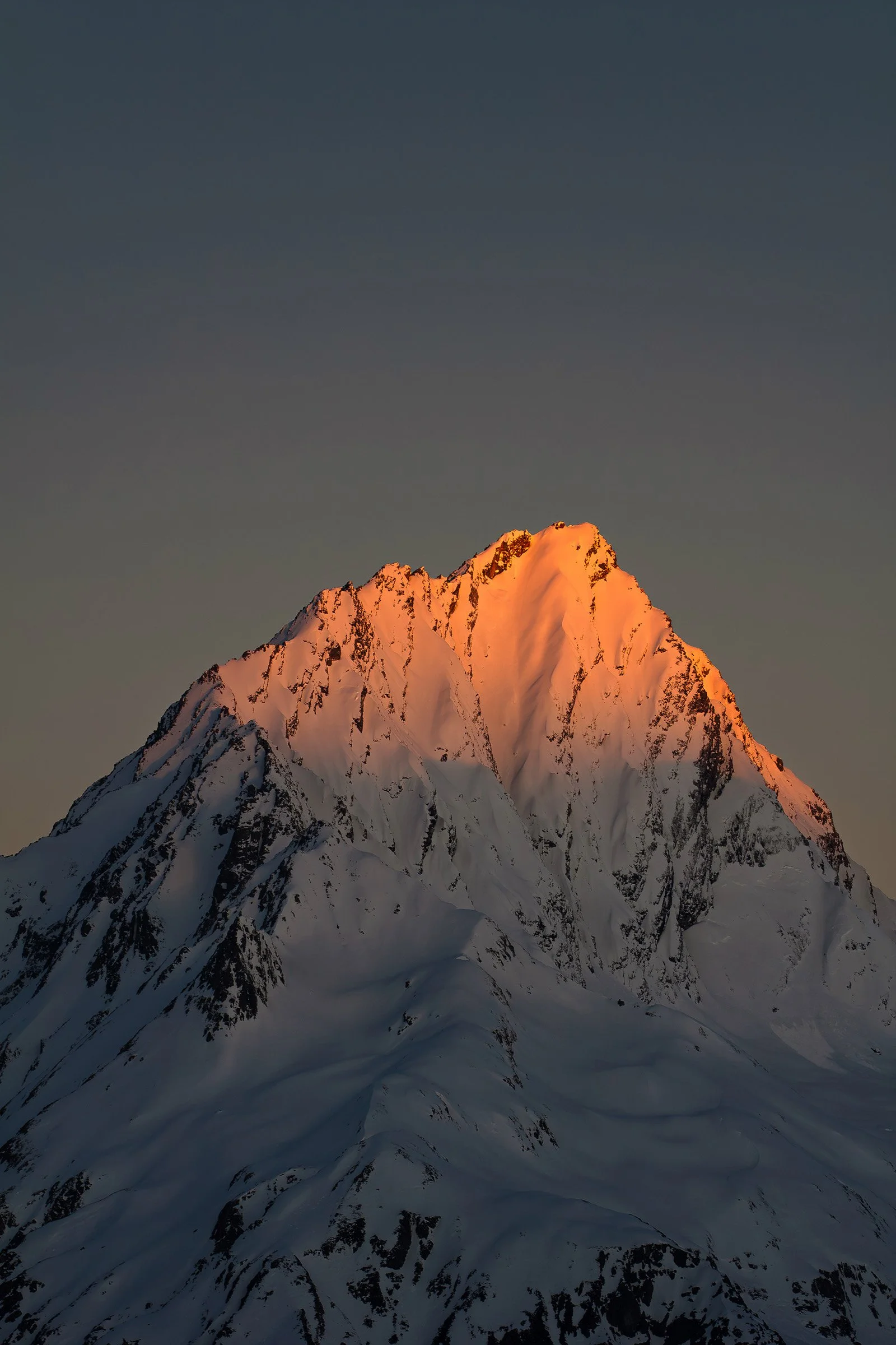 Alpenglow in der Surselva im WInter