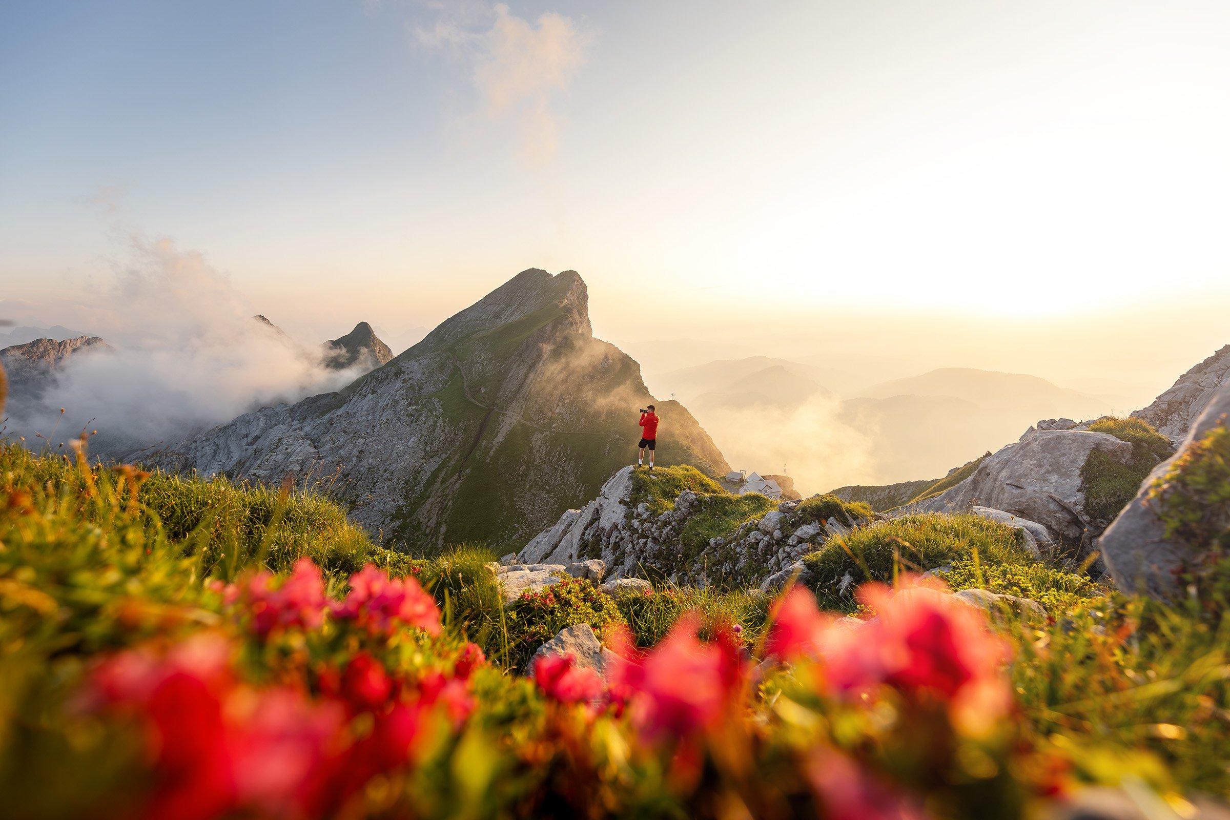 Auf der Tierwies Hütte bei Sonnenuntergang im Sommer,