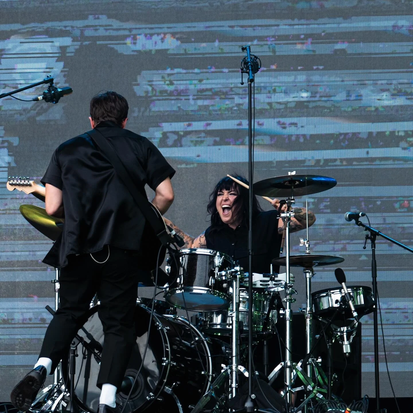 Had the best time rocking out in Singapore with @thenakedandfamous ! Thanks @sesamebonelesschicken for capturing this moment between @thomaspowers and I 🤘

#singapore #f1 #thenakedandfamous #allofthis #tour #music #drummer #girldrummer #femaledrumme