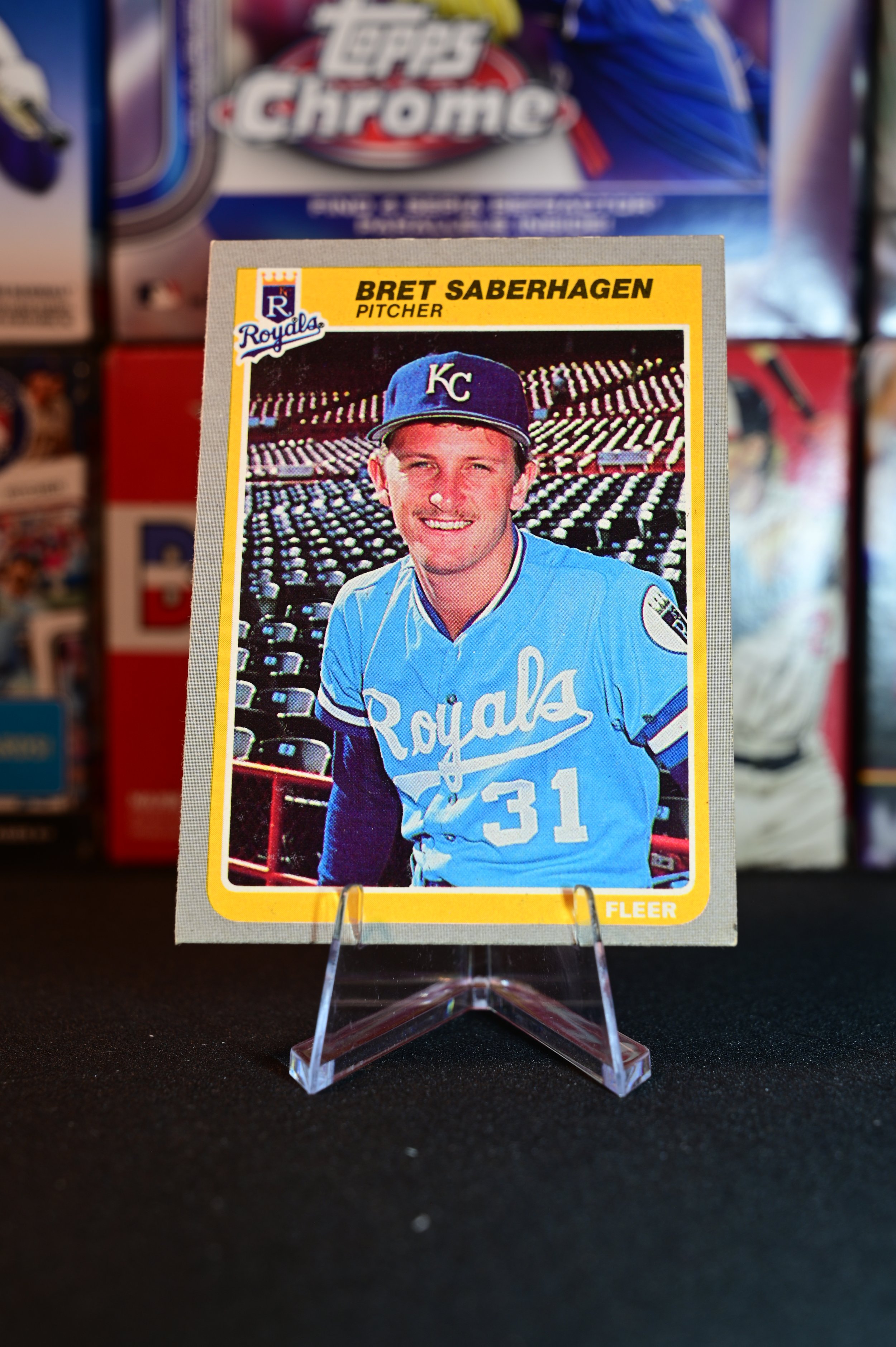 1985 Fleer - Bret Saberhangen - base - Kansas City Royals