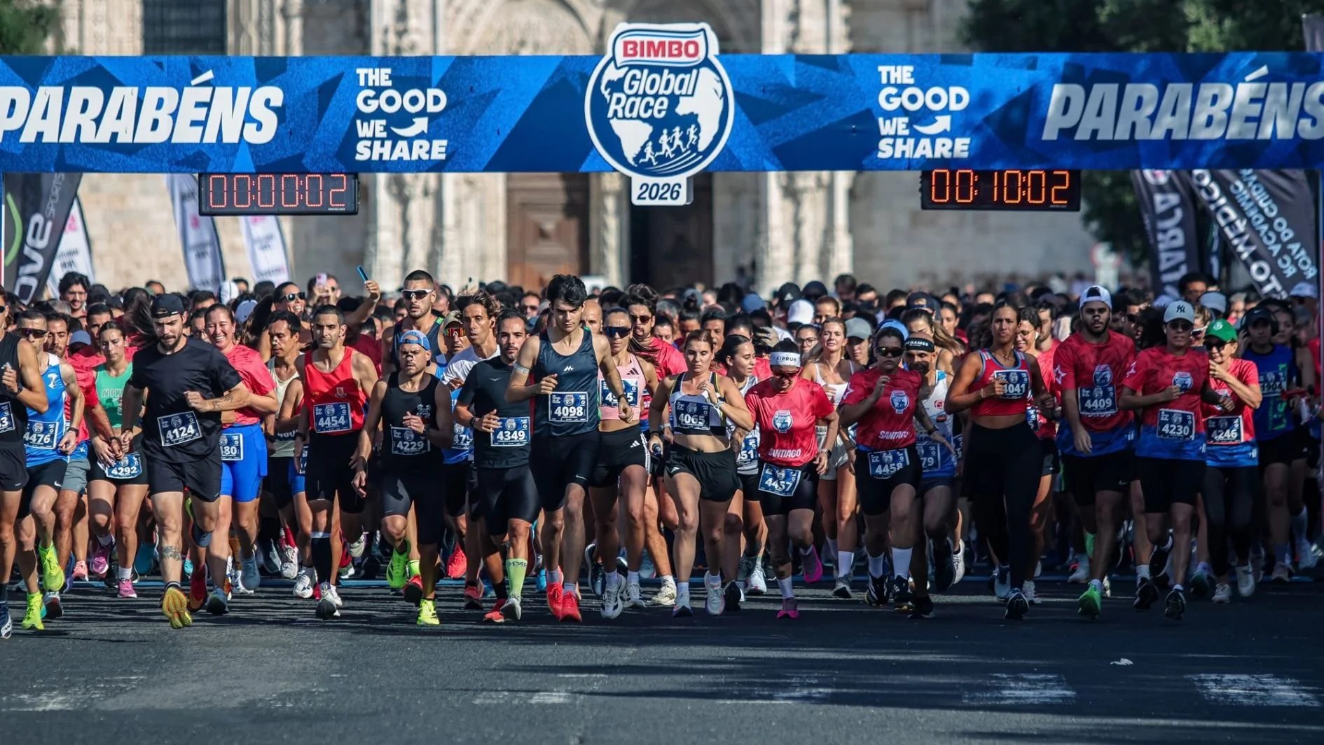 runners-taking-off-at-the-bimbo-global-race-lisbon-2026.jpg