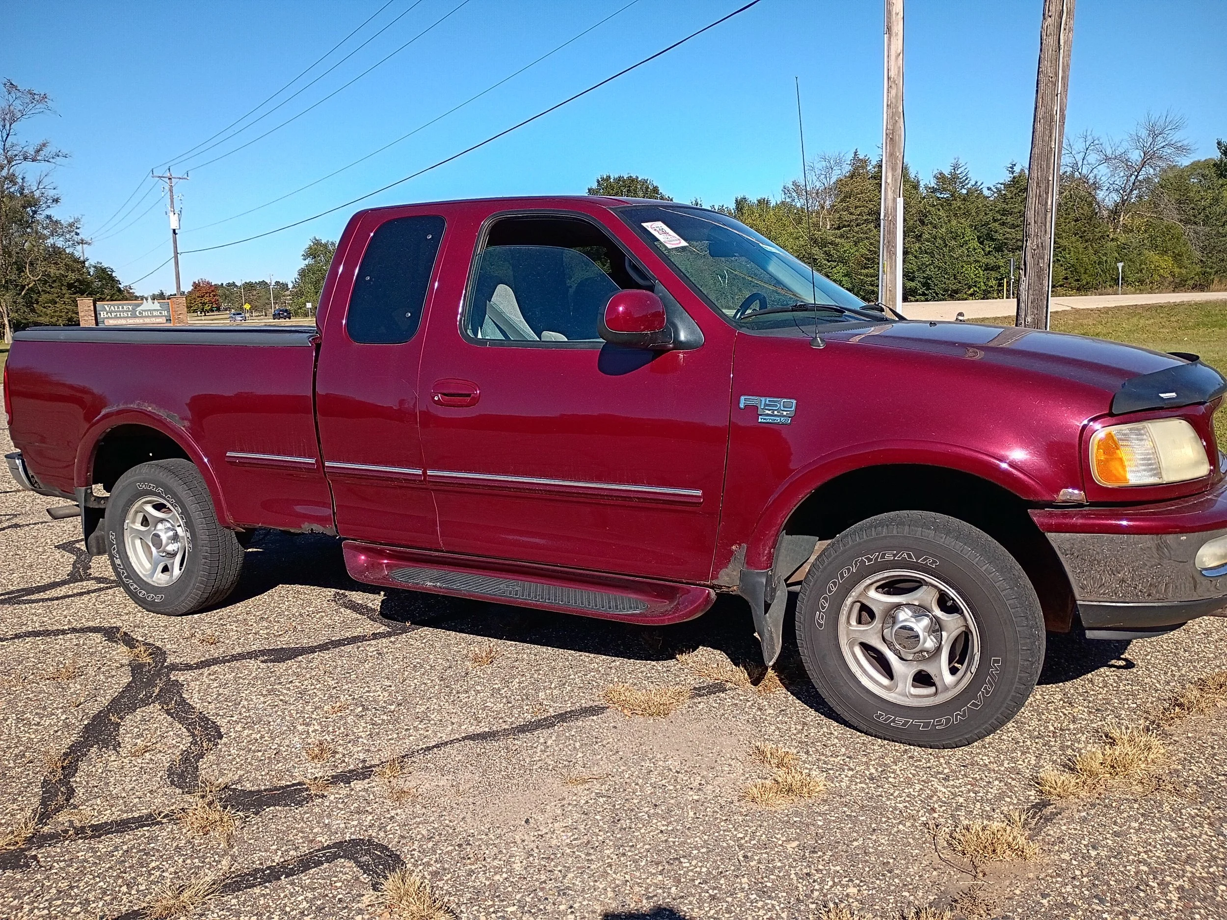 A nice maroon Ford F-150 pickup 4x4 truck nice condition drives great