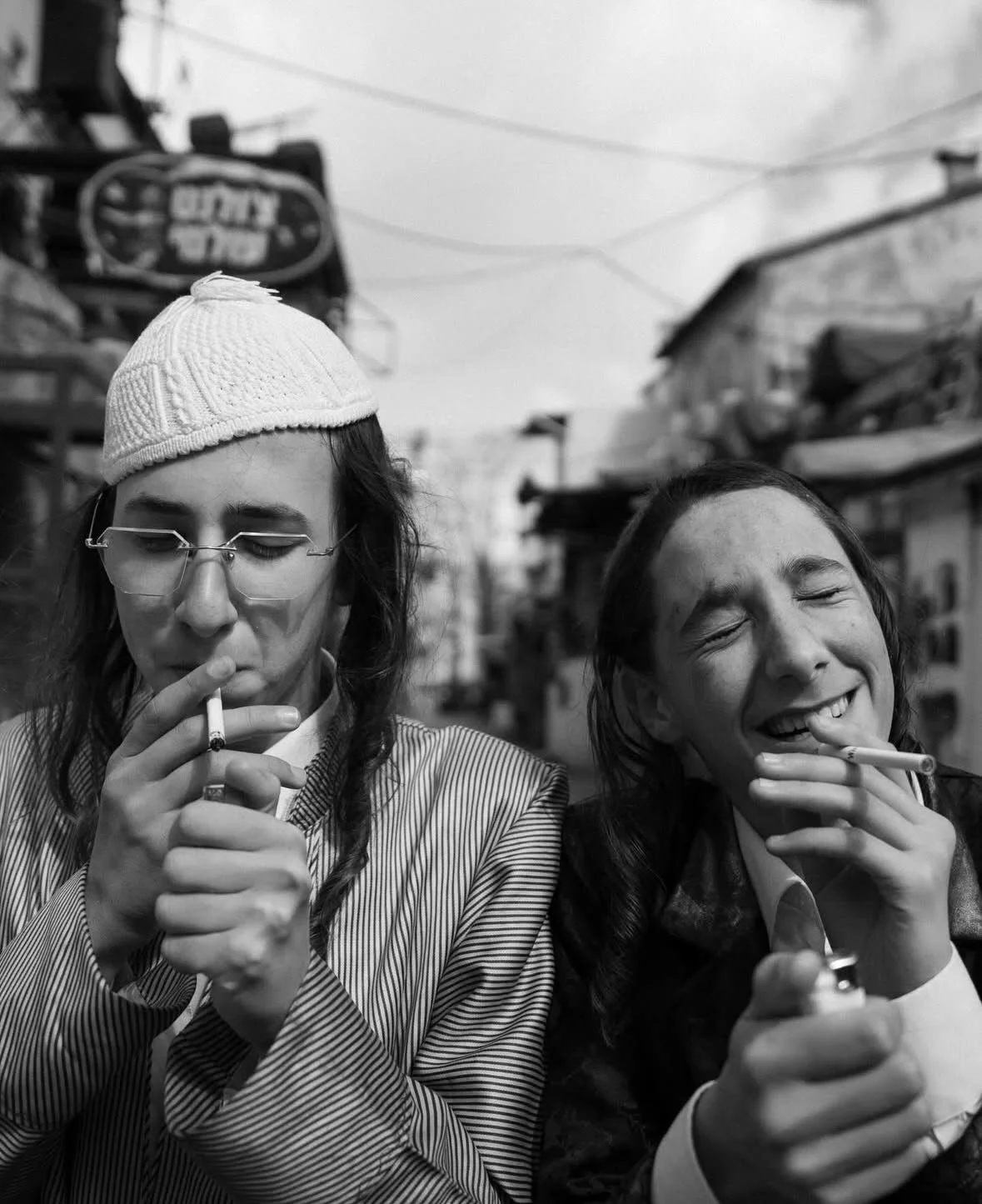 🌠 @shahar_dekel est un photographe isra&eacute;lien en qu&ecirc;te d&rsquo;histoires authentiques. C&rsquo;est cette intention qu&rsquo;il porte dans ses photographies de Pourim, prises au c&oelig;ur du quartier Mea Shearim de J&eacute;rusalem.
 
🌀