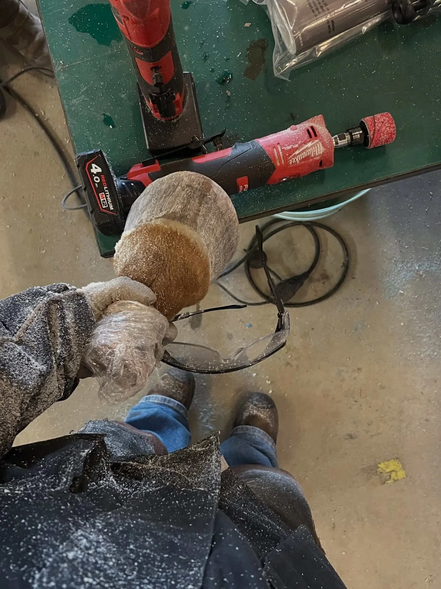 Another super insightful weekend @centrum_voor_hoefgezondheid ⭐️ 

We went into depth on the pros, cons, uses and application of different types of hoof protection. Considering the classic horseshoe and physically getting to work with synthetic horse