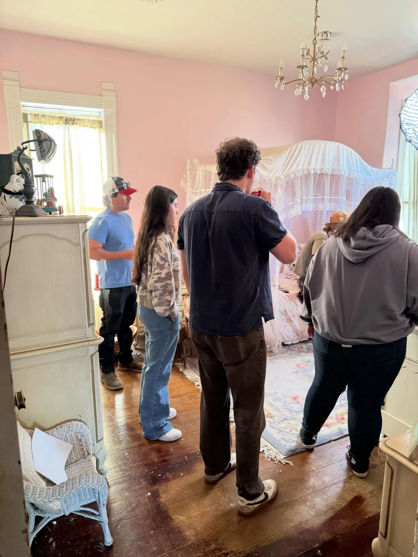 I had the amazing privilege of being in a short film these past few days! Wha a lovely crew team and cast. It is such a pleasure to see how many people come together to create a work of art. I hope to see the final product soon! #la #acting #onset #s