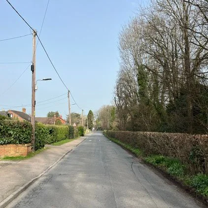 Road and footpath along Everlands