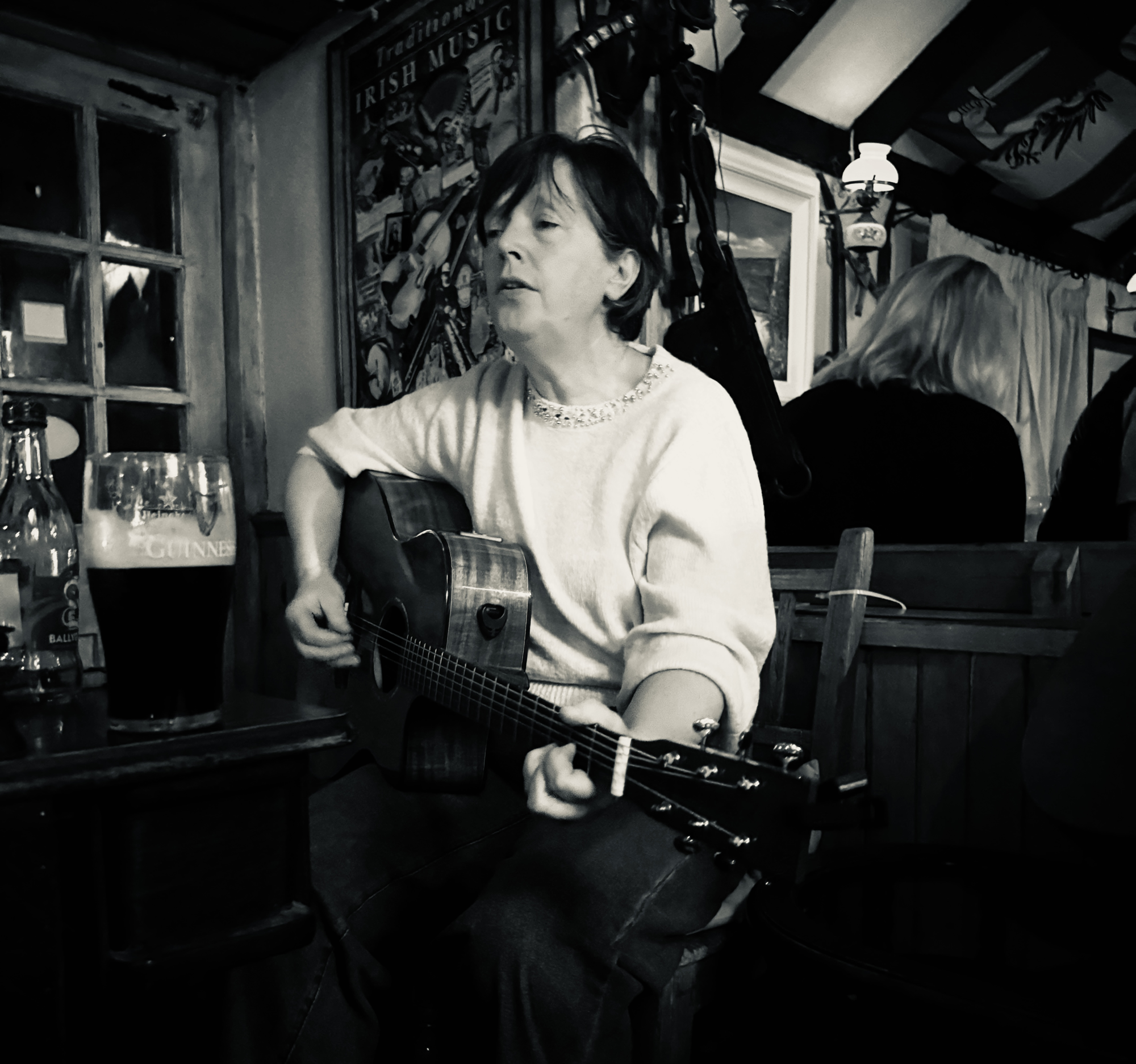 Woman palying guitar and singing