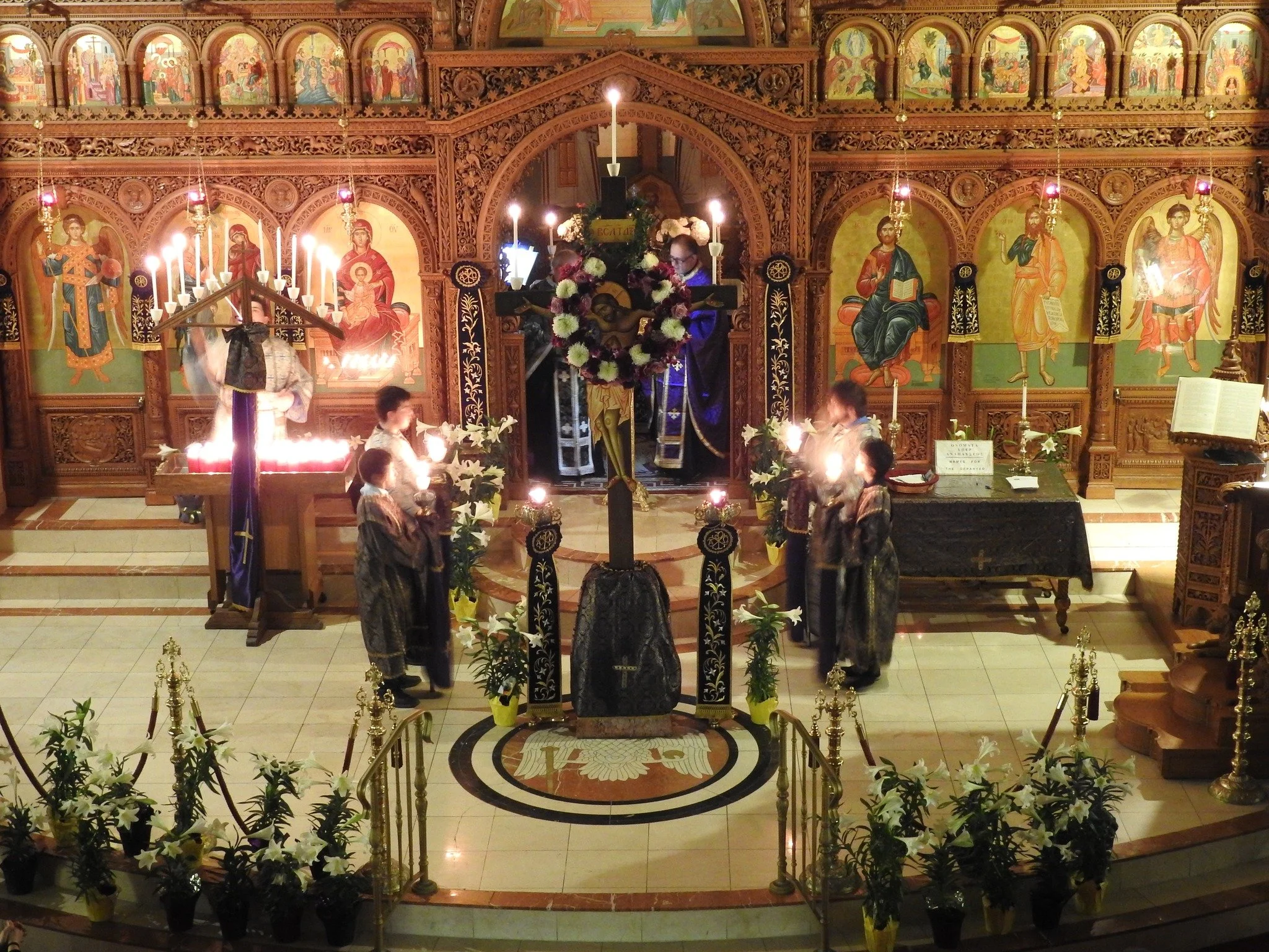 Holy Thursday_O Estavromenos with wreath.jpg