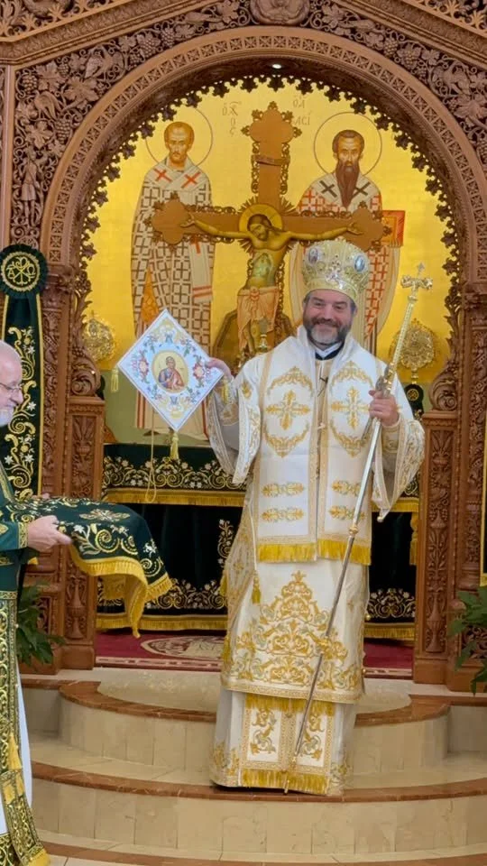 Abp Holding Gift up.best.jpeg