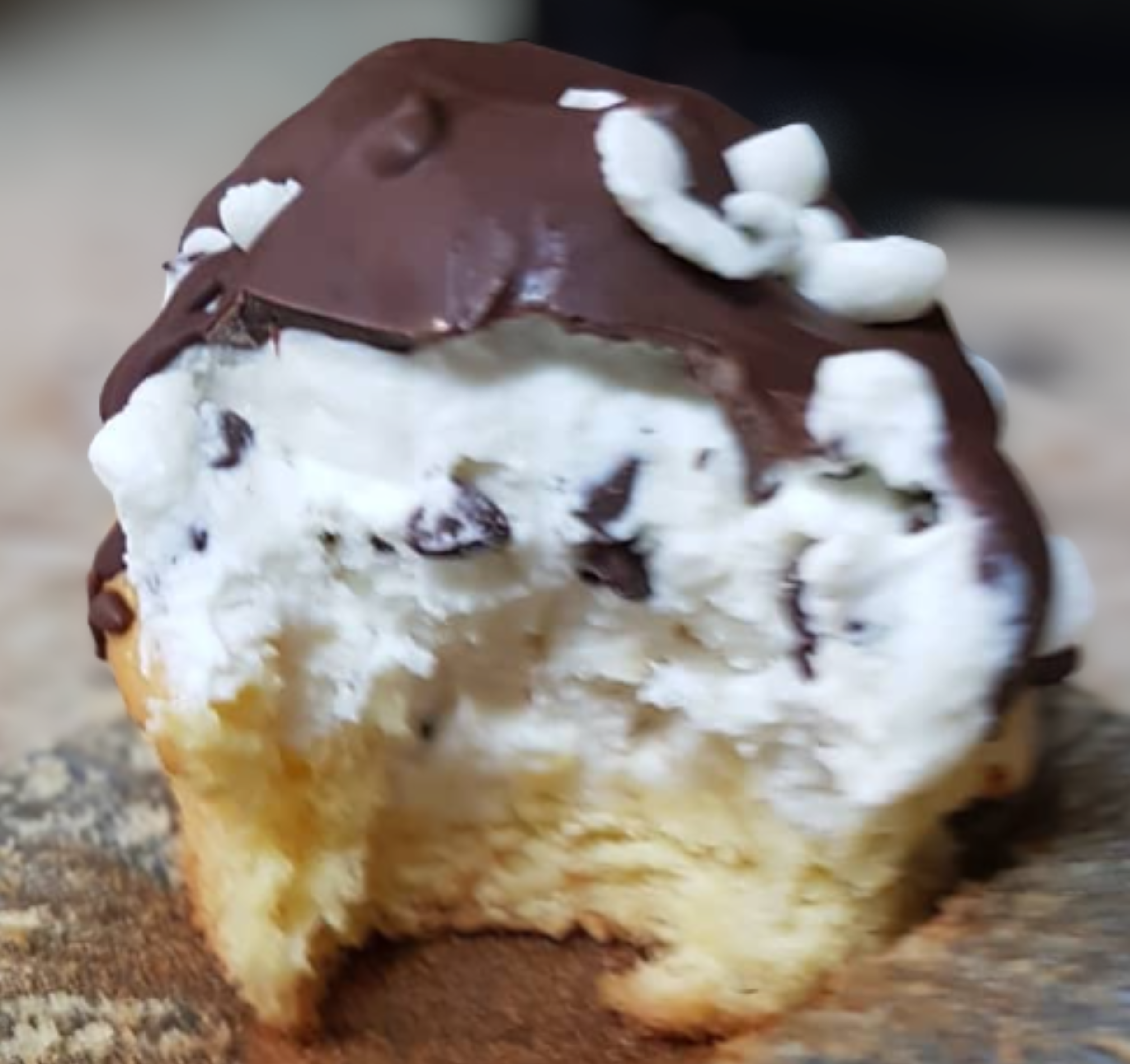 cannoli cupcake.png
