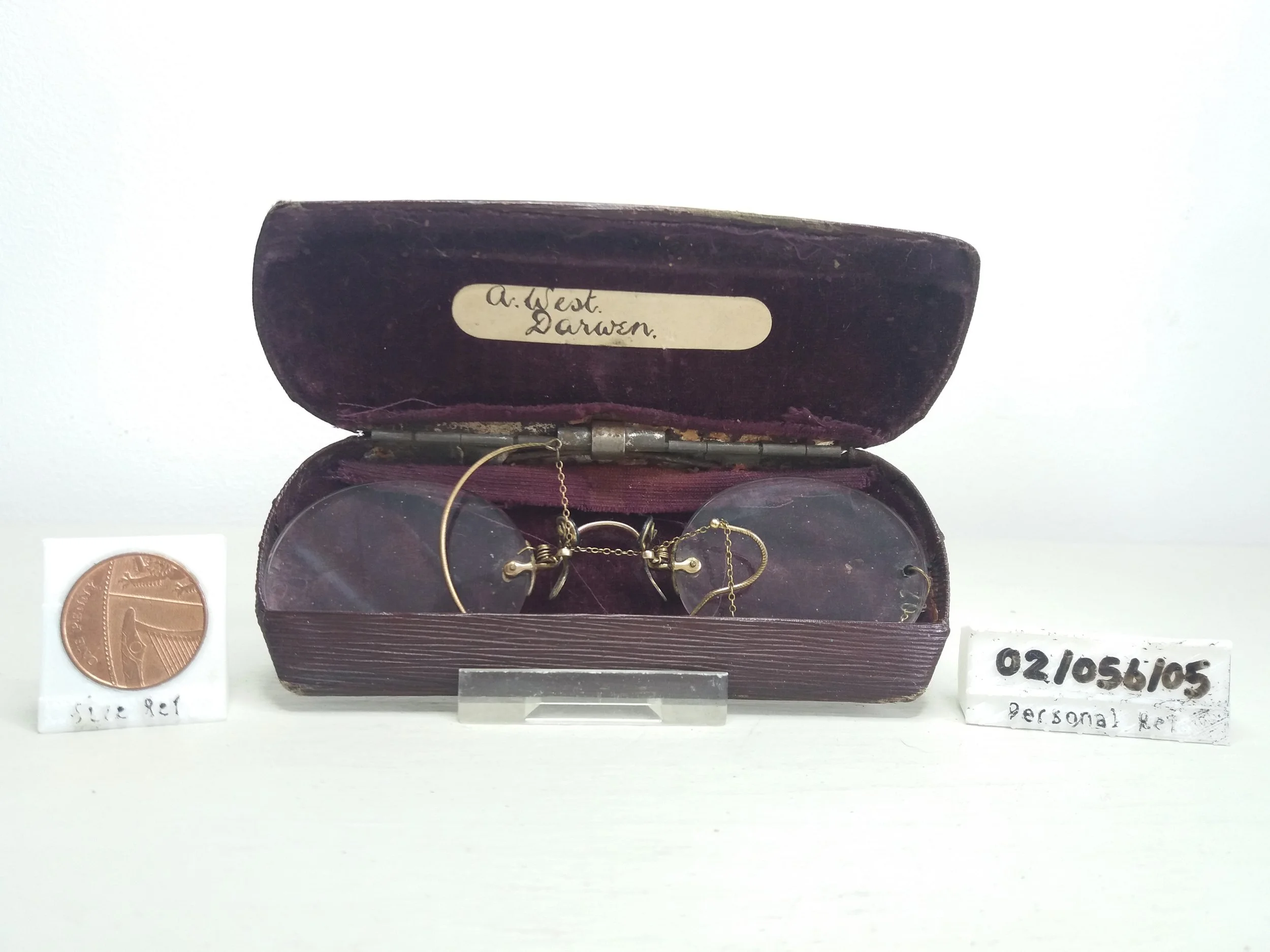 1900s / 1910s | Spectacles complete with Chain & Case