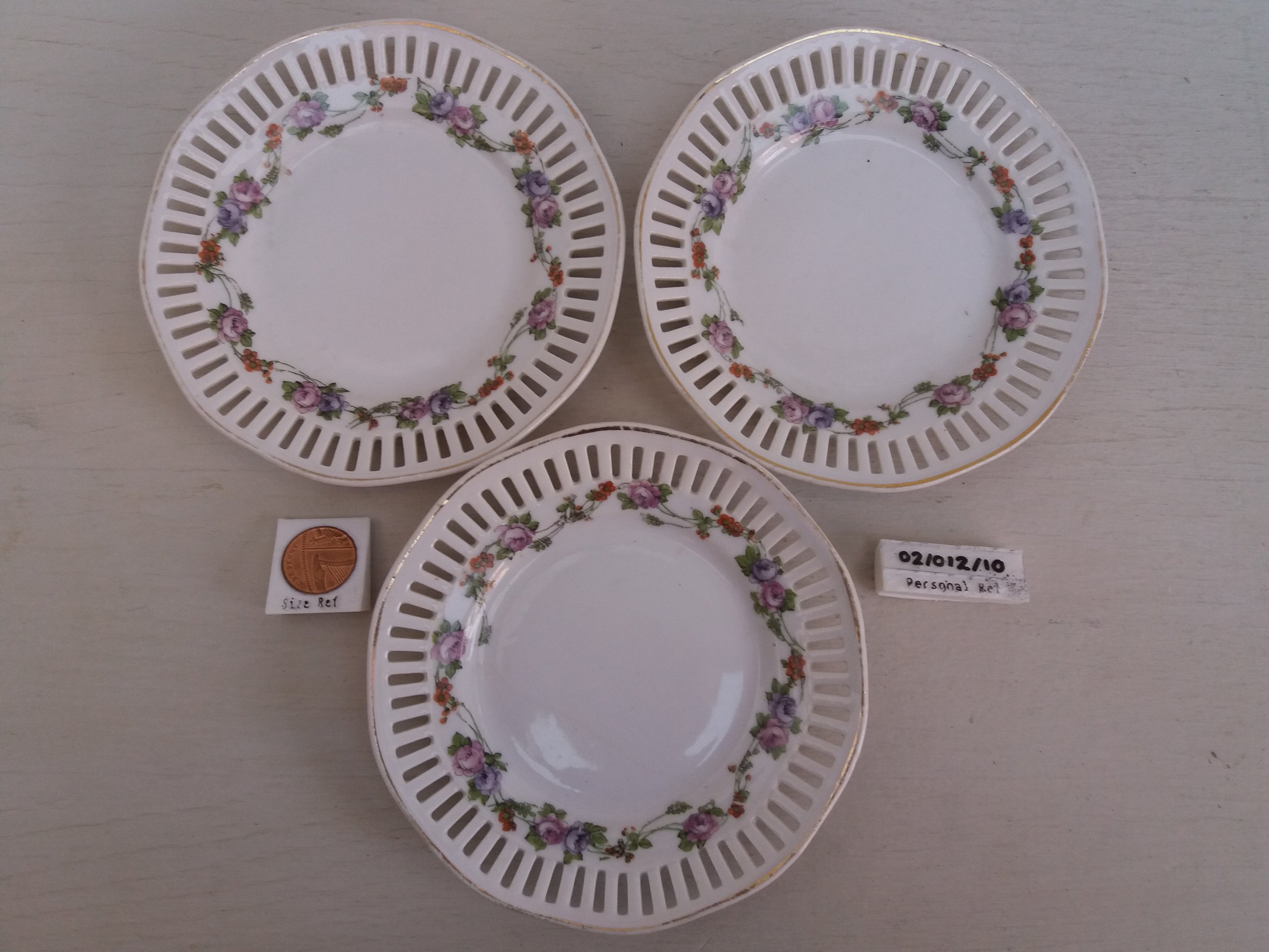 3x Reticulated Floral Appetiser Dishes