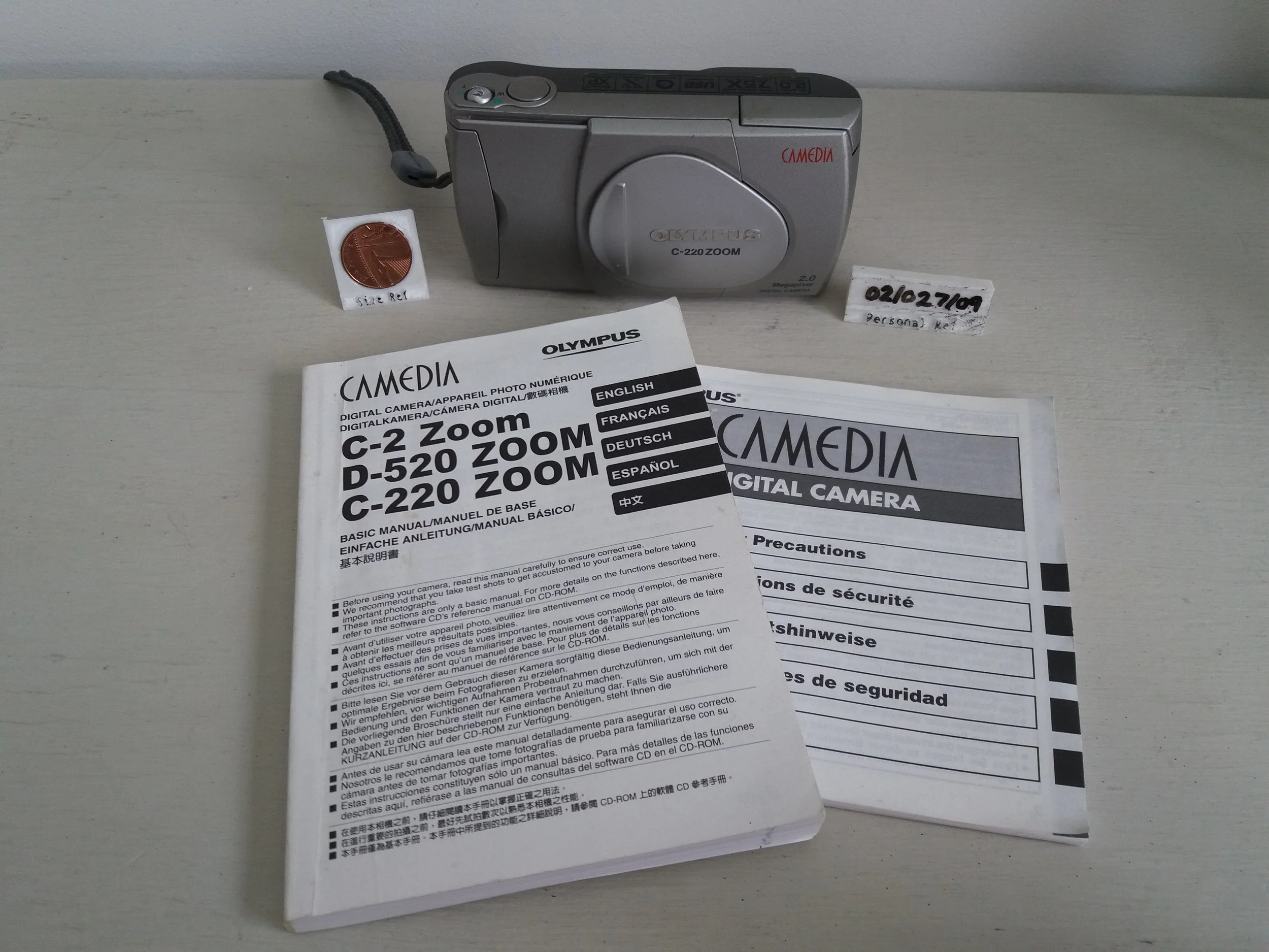 2000 | Olympus C-220 Zoom Digital Camera with Instructions