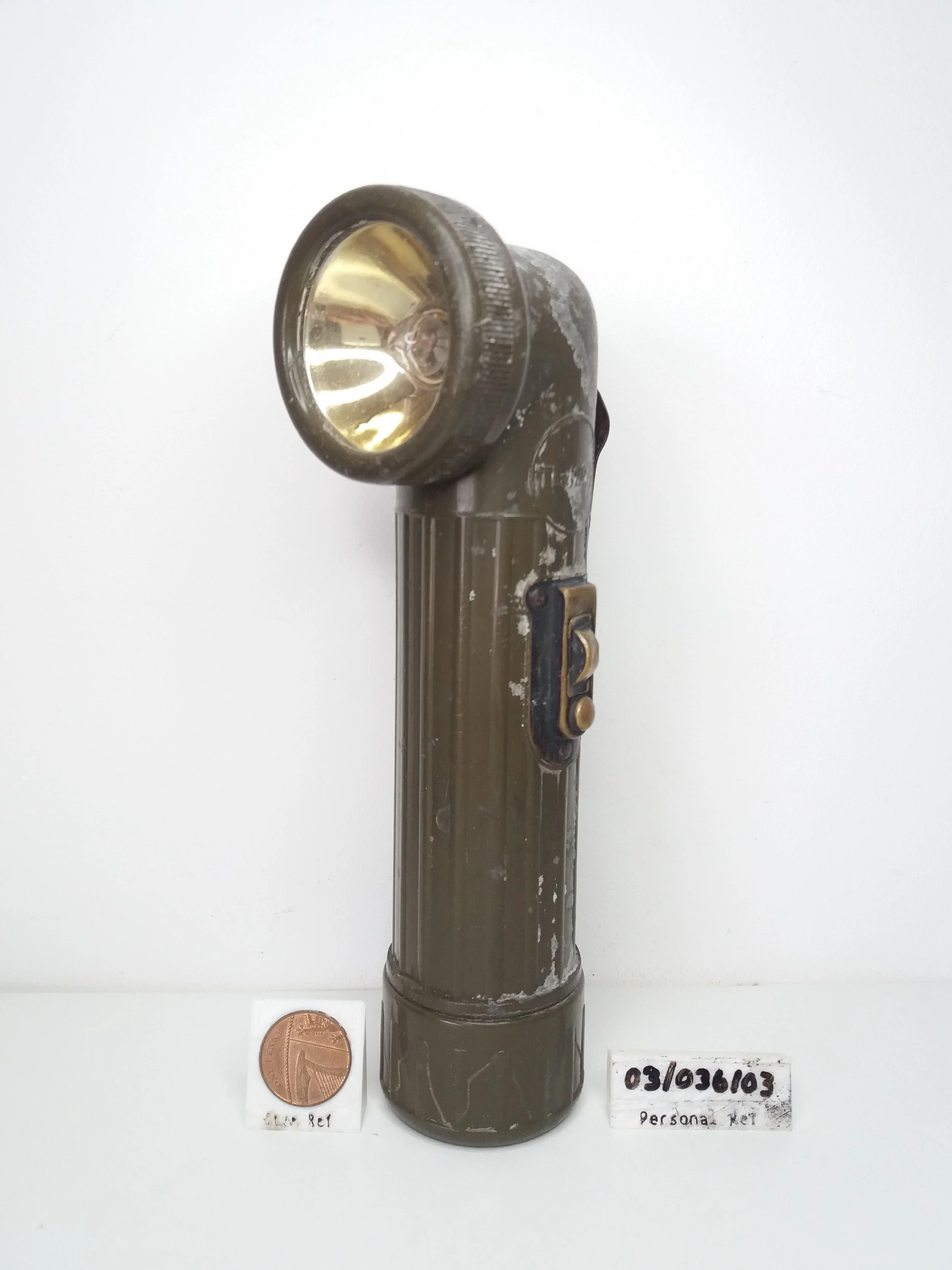 1943 - 1945 | US Army TL-122-B Bright Star Flashlight (tested & working)