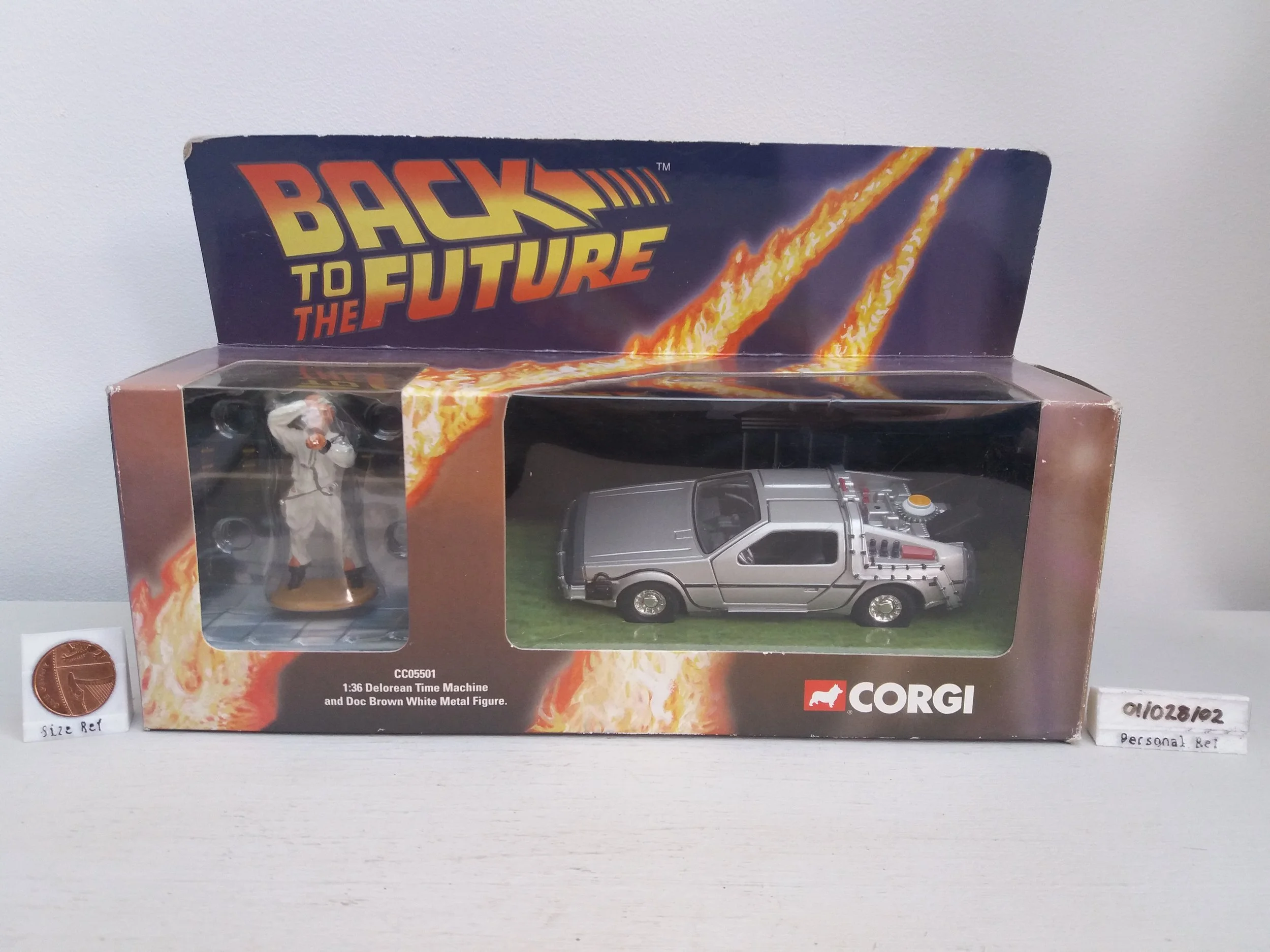 #CC05501 - 1:36 DeLorean Time Machine and Doc Brown White Metal Figure (Boxed) - Corgi Classics